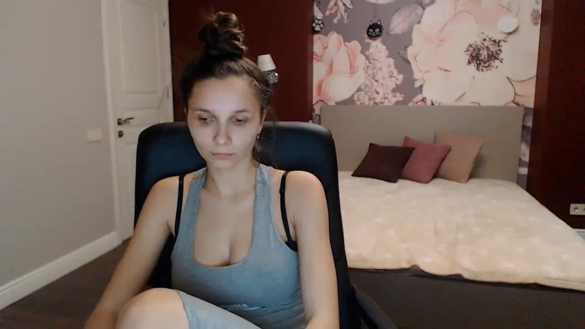 Gallery image thumbnail from Karina_Mils's myfreecams stream on, 01/07/2023, 13:53 image 19 of 20