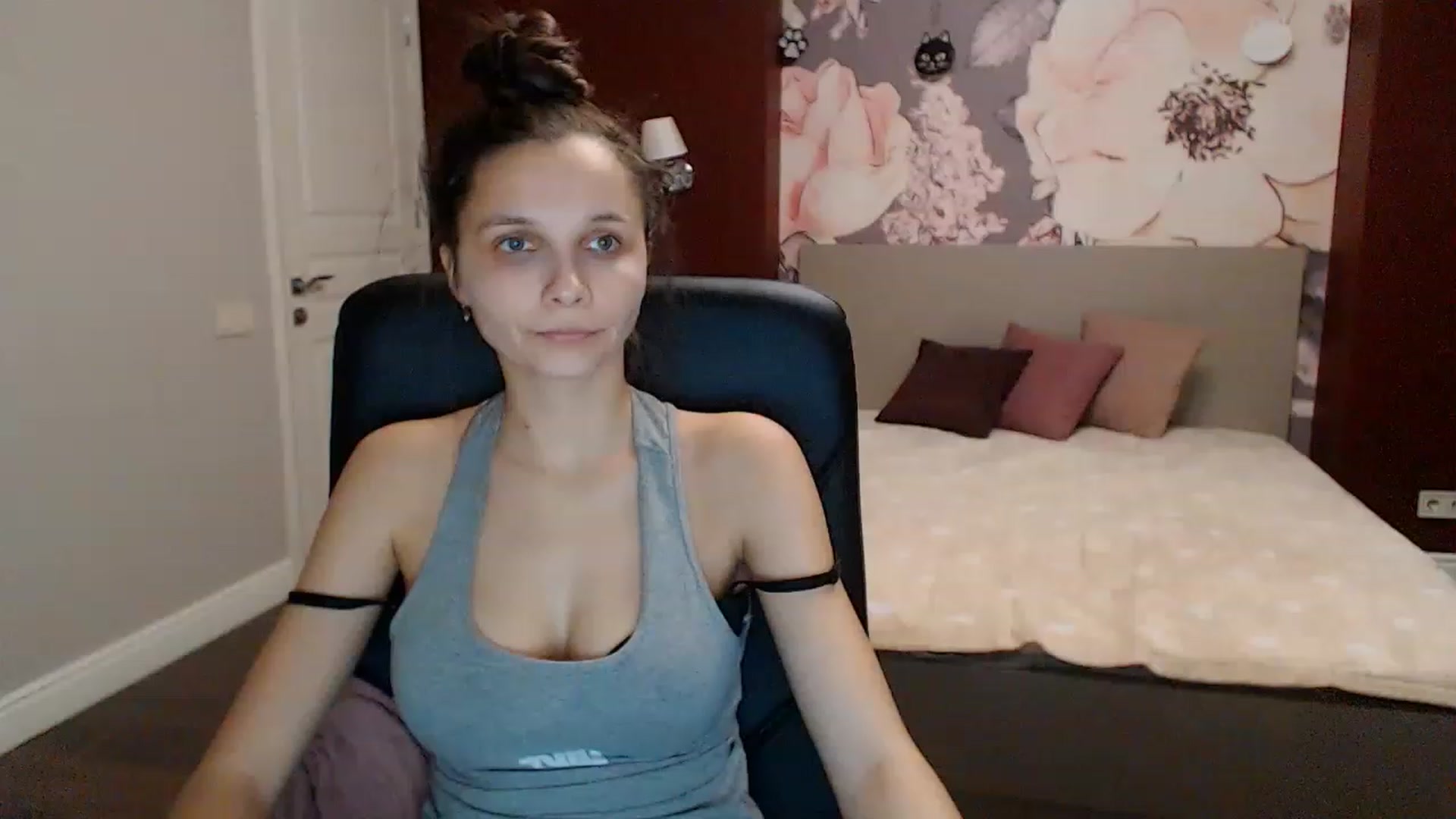 Gallery image thumbnail from Karina_Mils's myfreecams stream on, 01/07/2023, 13:53 image 18 of 20