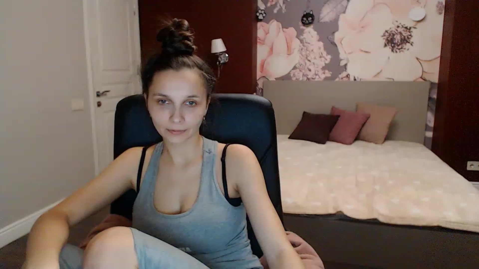 Gallery image thumbnail from Karina_Mils's myfreecams stream on, 01/07/2023, 13:53 image 14 of 20