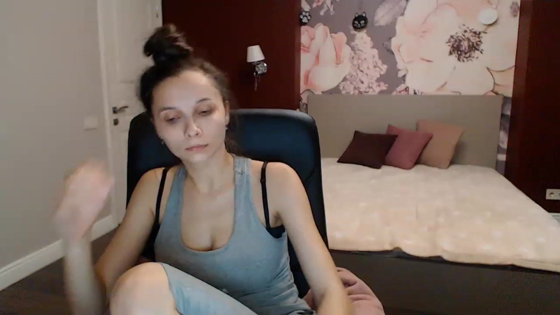 Gallery image thumbnail from Karina_Mils's myfreecams stream on, 01/07/2023, 13:53 image 10 of 20