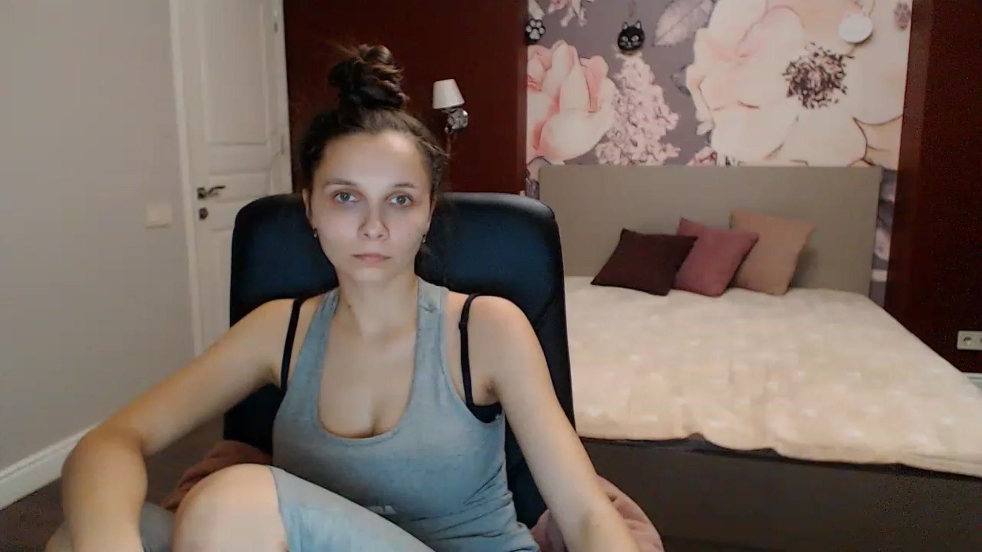 Gallery image thumbnail from Karina_Mils's myfreecams stream on, 01/07/2023, 13:53 image 13 of 20