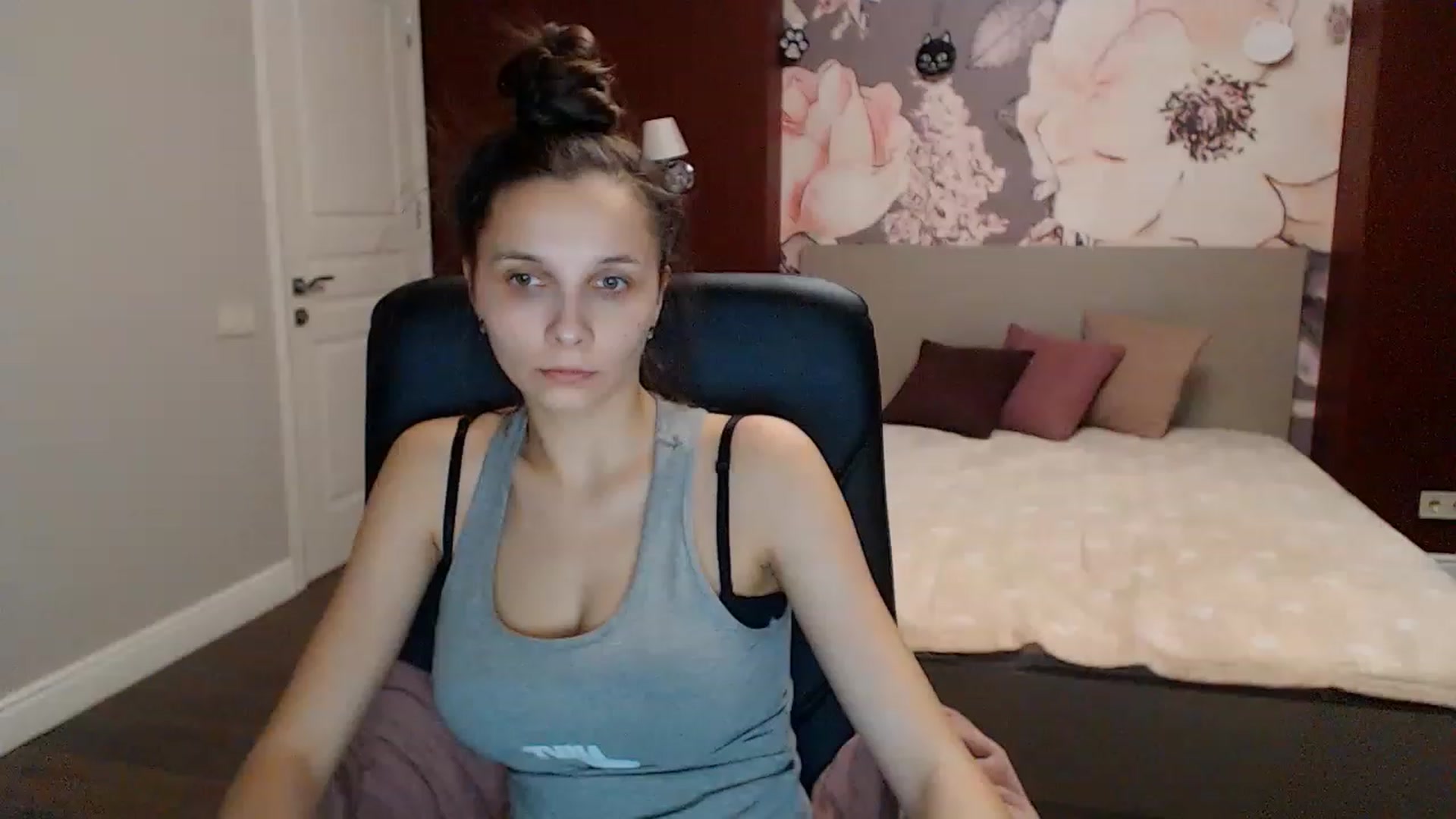 Gallery image thumbnail from Karina_Mils's myfreecams stream on, 01/07/2023, 13:53 image 8 of 20