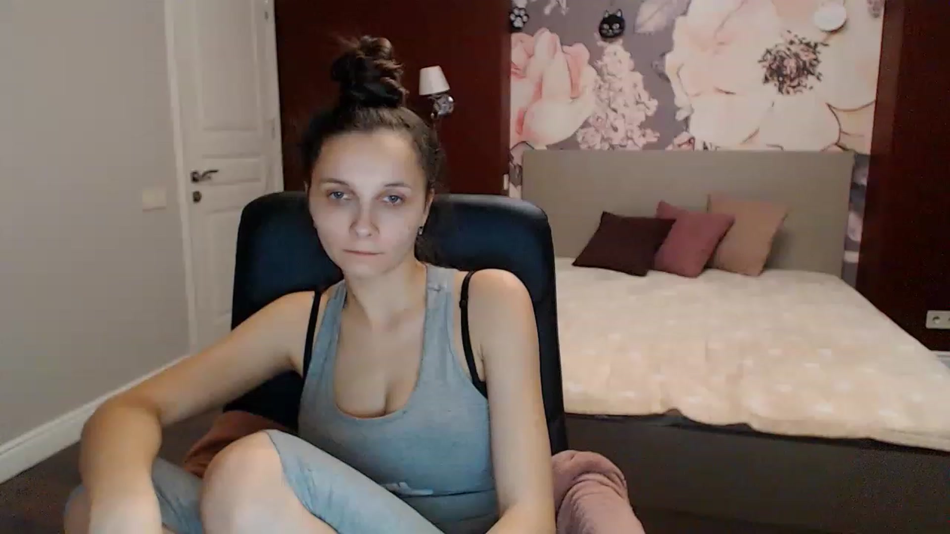 Gallery image thumbnail from Karina_Mils's myfreecams stream on, 01/07/2023, 13:53 image 1 of 20
