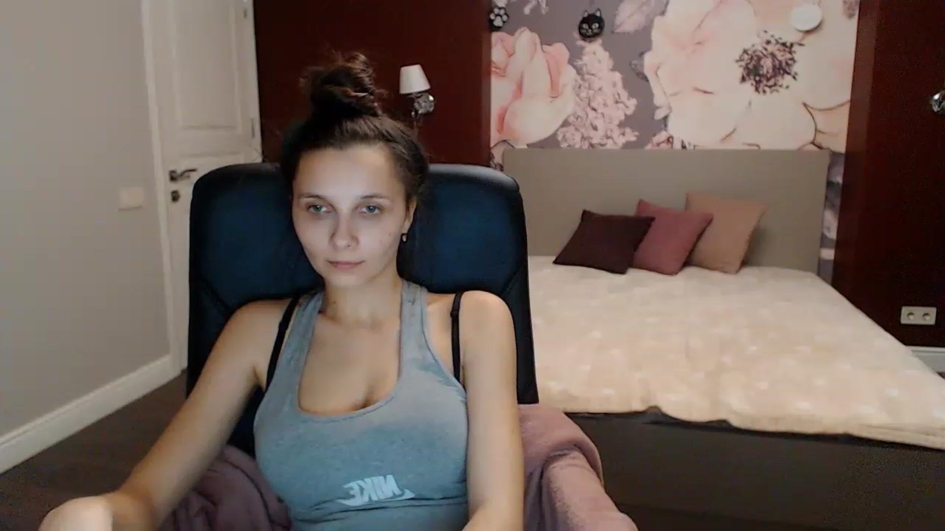 Gallery image thumbnail from Karina_Mils's myfreecams stream on, 01/07/2023, 16:51 image 12 of 20