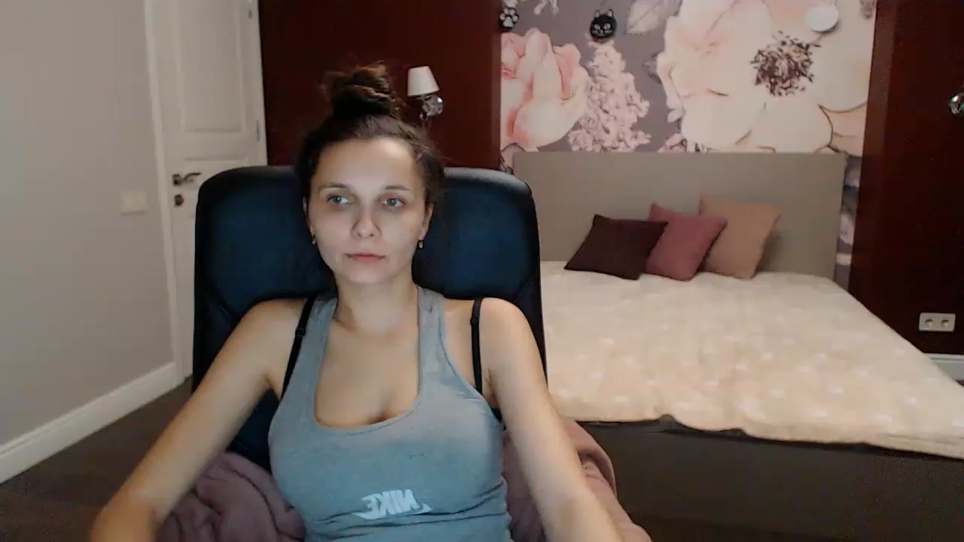 Gallery image thumbnail from Karina_Mils's myfreecams stream on, 01/07/2023, 16:51 image 7 of 20