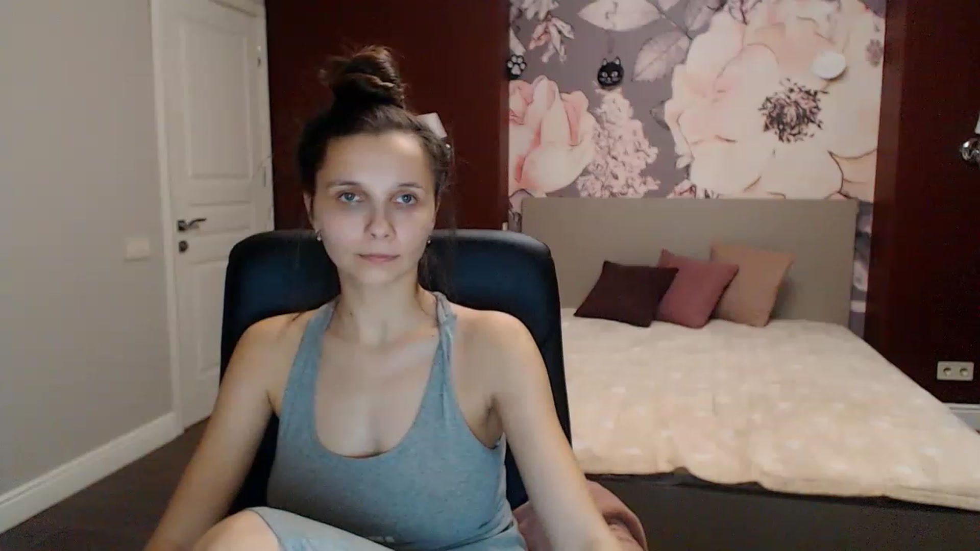 Gallery image thumbnail from Karina_Mils's myfreecams stream on, 01/07/2023, 16:51 image 15 of 20