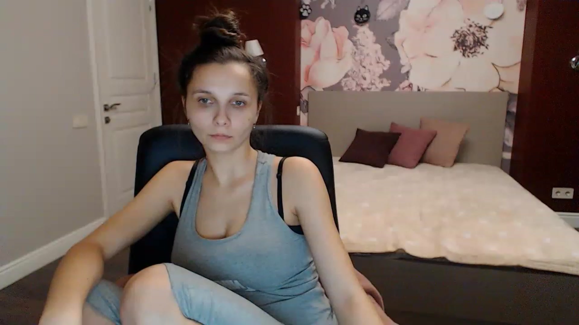 Gallery image thumbnail from Karina_Mils's myfreecams stream on, 01/07/2023, 16:51 image 4 of 20