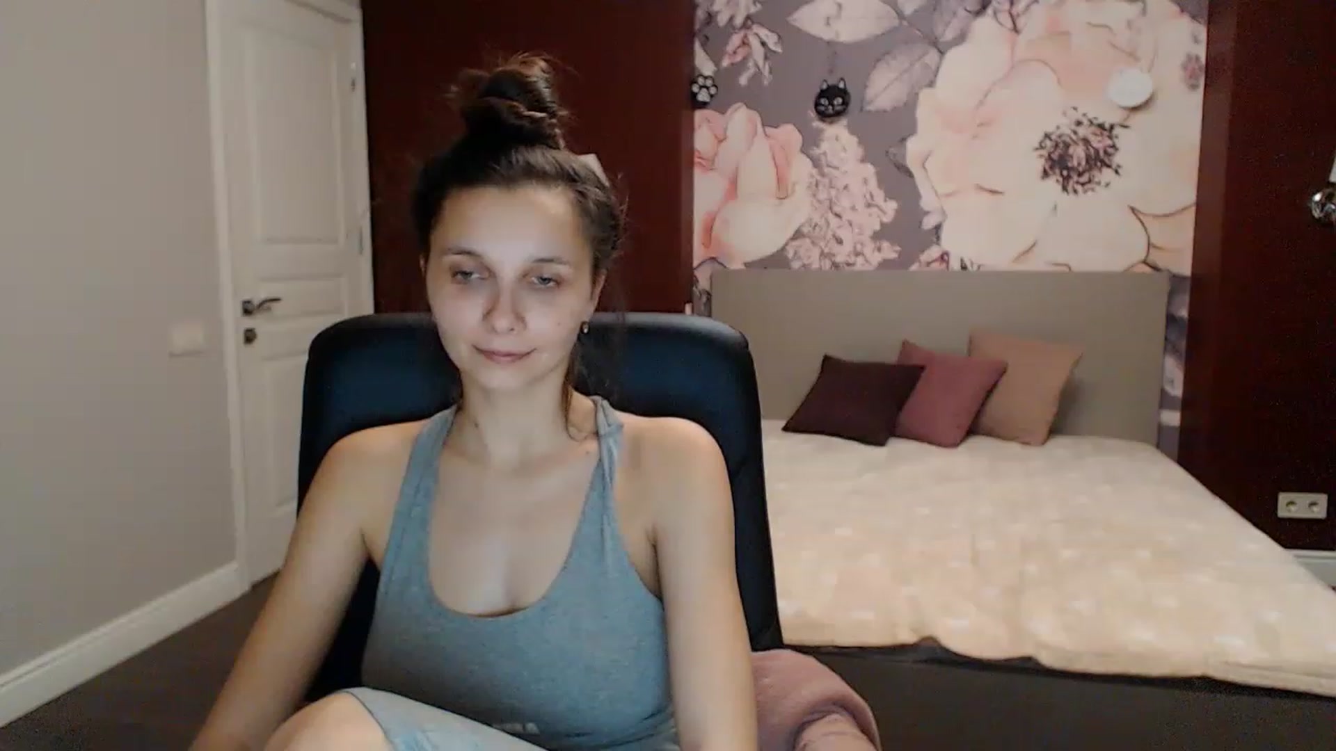 Gallery image thumbnail from Karina_Mils's myfreecams stream on, 01/07/2023, 16:51 image 14 of 20