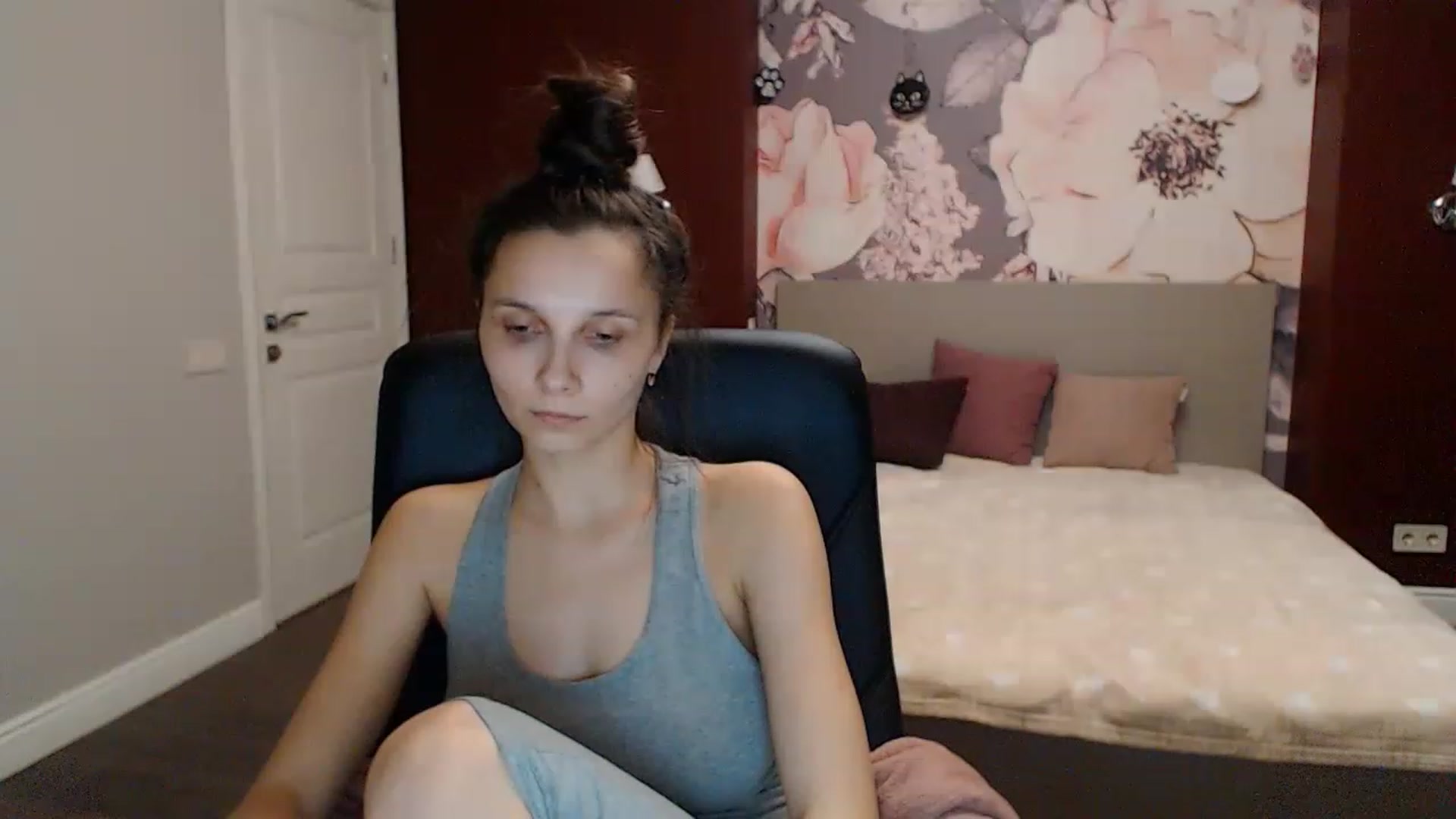 Gallery image thumbnail from Karina_Mils's myfreecams stream on, 01/07/2023, 17:58 image 10 of 20
