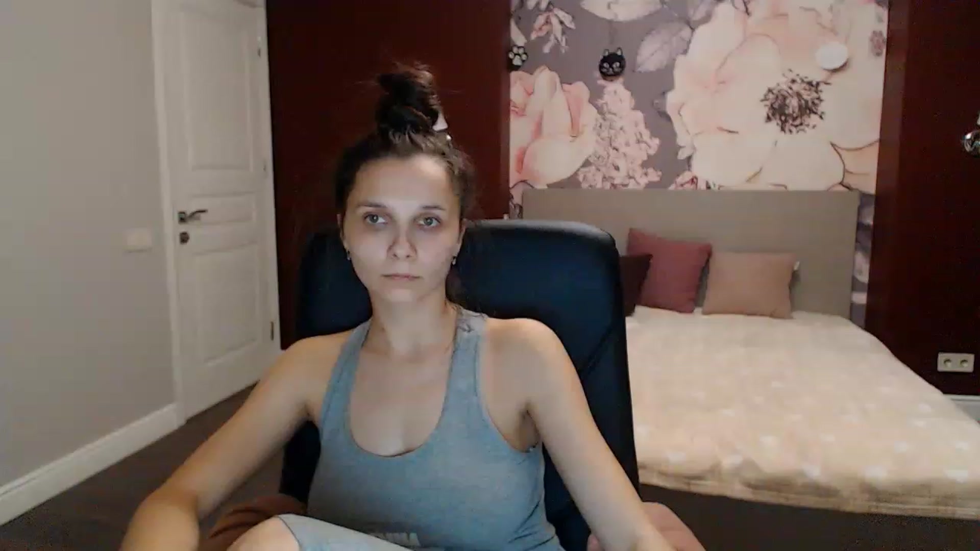 Gallery image thumbnail from Karina_Mils's myfreecams stream on, 01/07/2023, 17:58 image 18 of 20