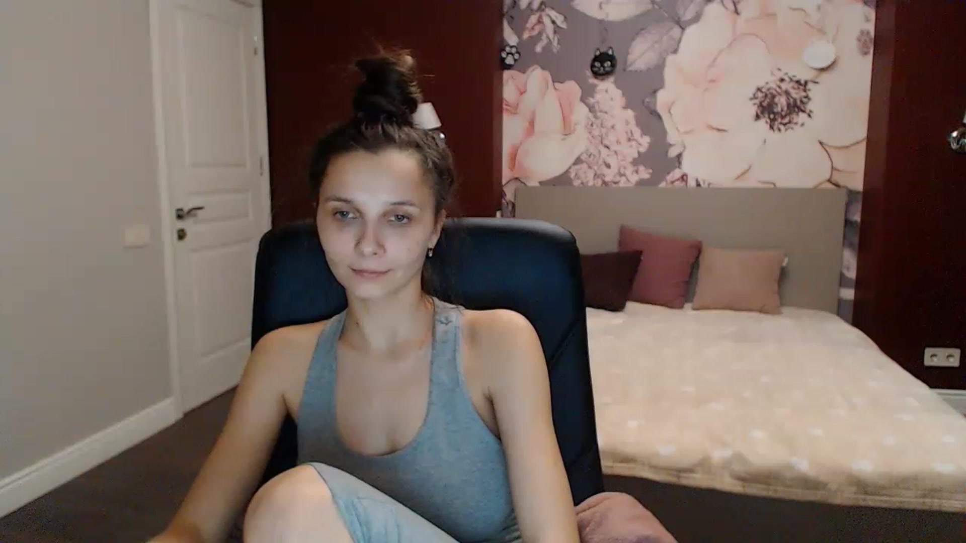 Gallery image thumbnail from Karina_Mils's myfreecams stream on, 01/07/2023, 17:58 image 14 of 20