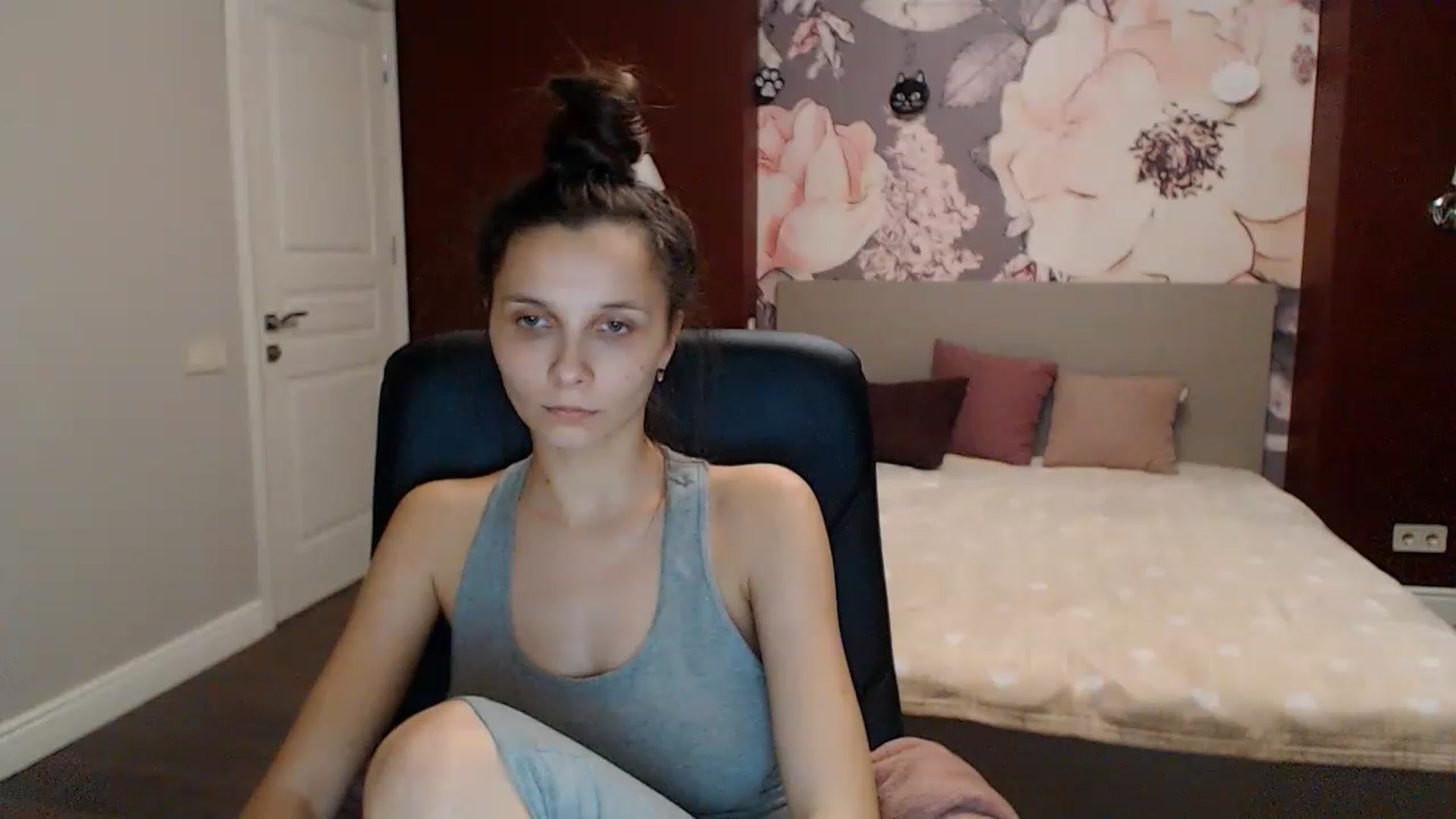 Gallery image thumbnail from Karina_Mils's myfreecams stream on, 01/07/2023, 17:58 image 9 of 20