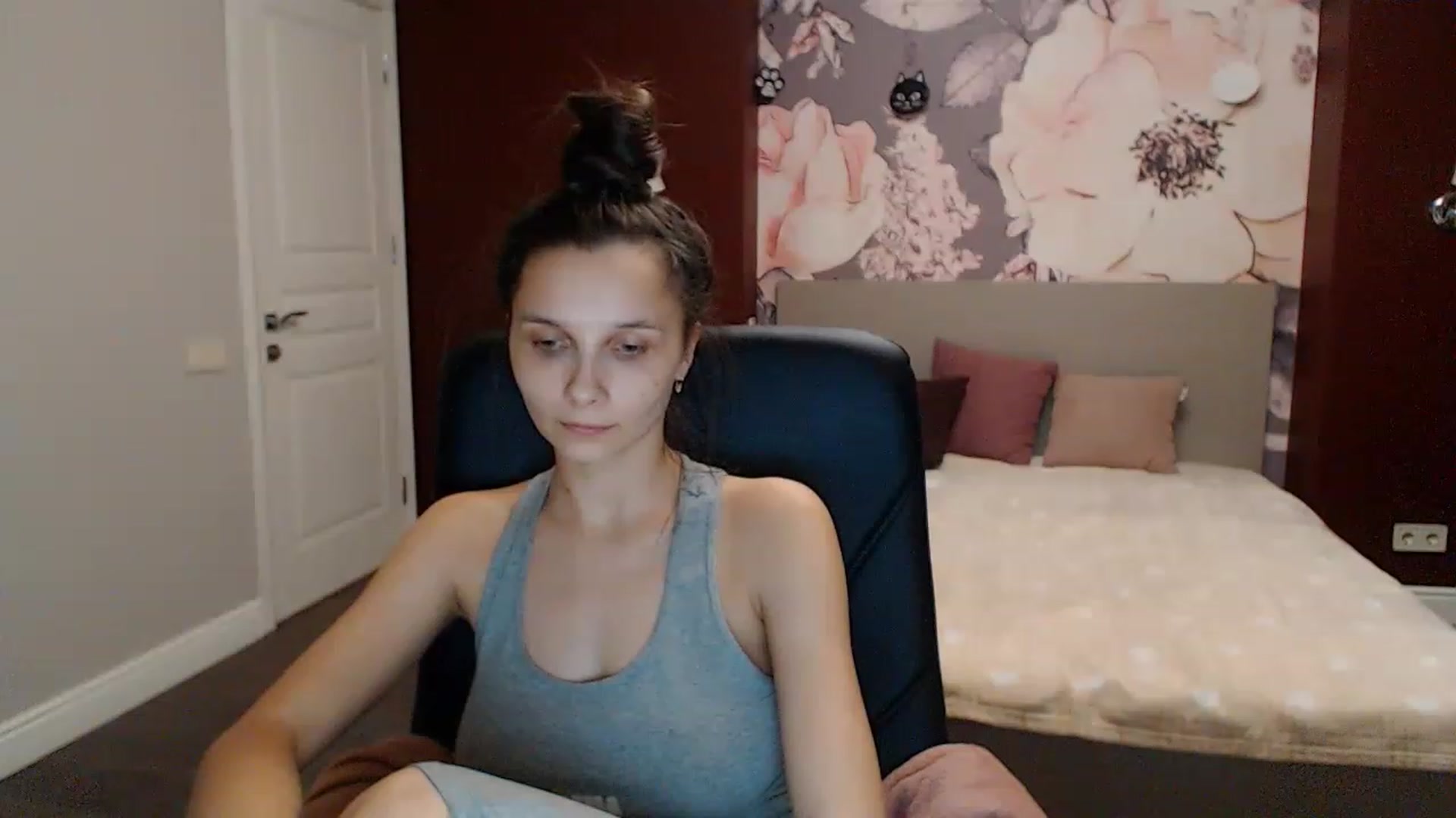 Gallery image thumbnail from Karina_Mils's myfreecams stream on, 01/07/2023, 17:58 image 15 of 20