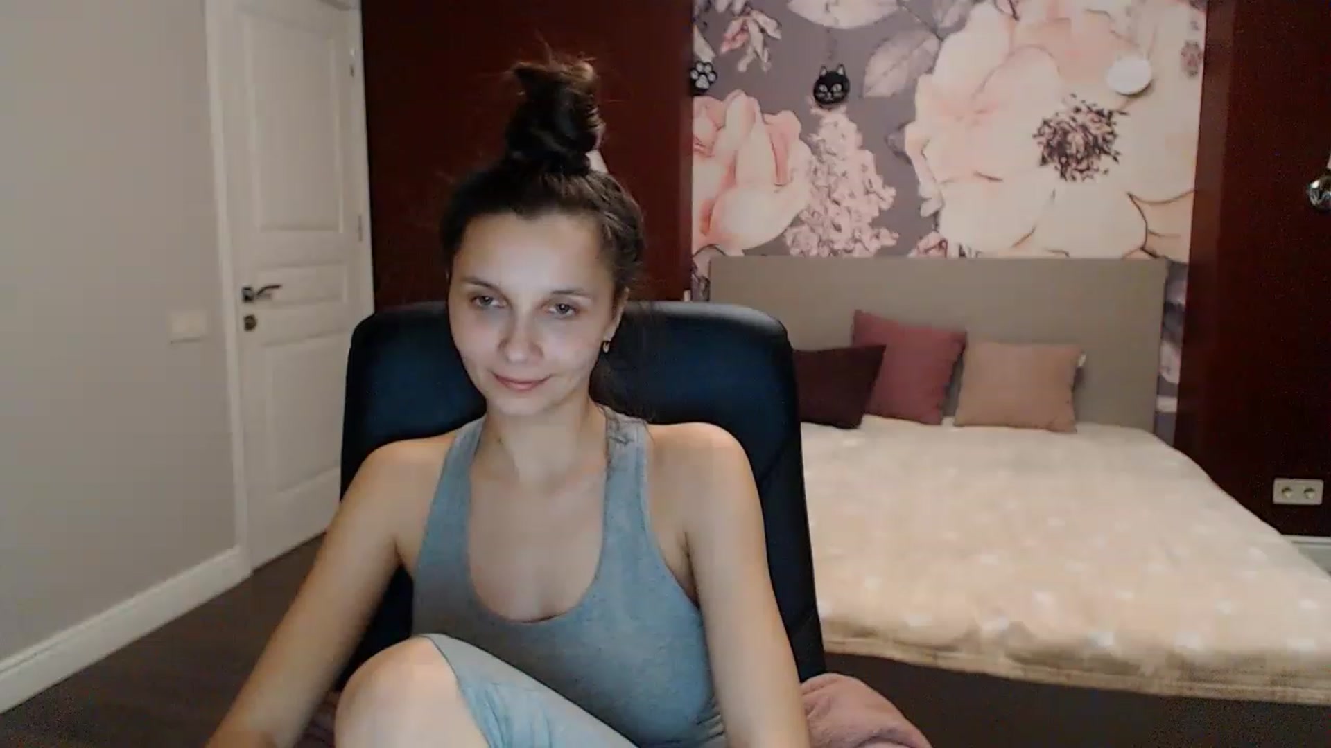 Gallery image thumbnail from Karina_Mils's myfreecams stream on, 01/07/2023, 17:58 image 6 of 20