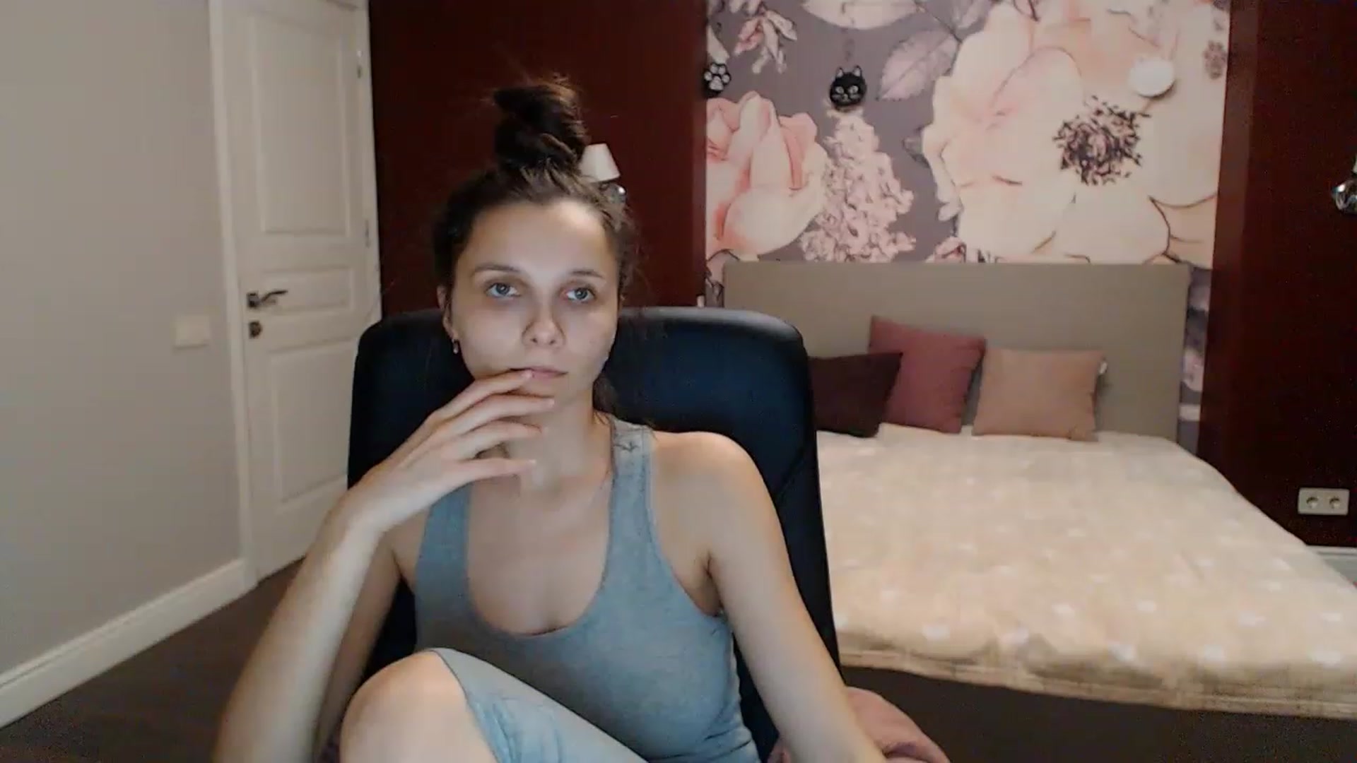 Gallery image thumbnail from Karina_Mils's myfreecams stream on, 01/07/2023, 17:58 image 11 of 20