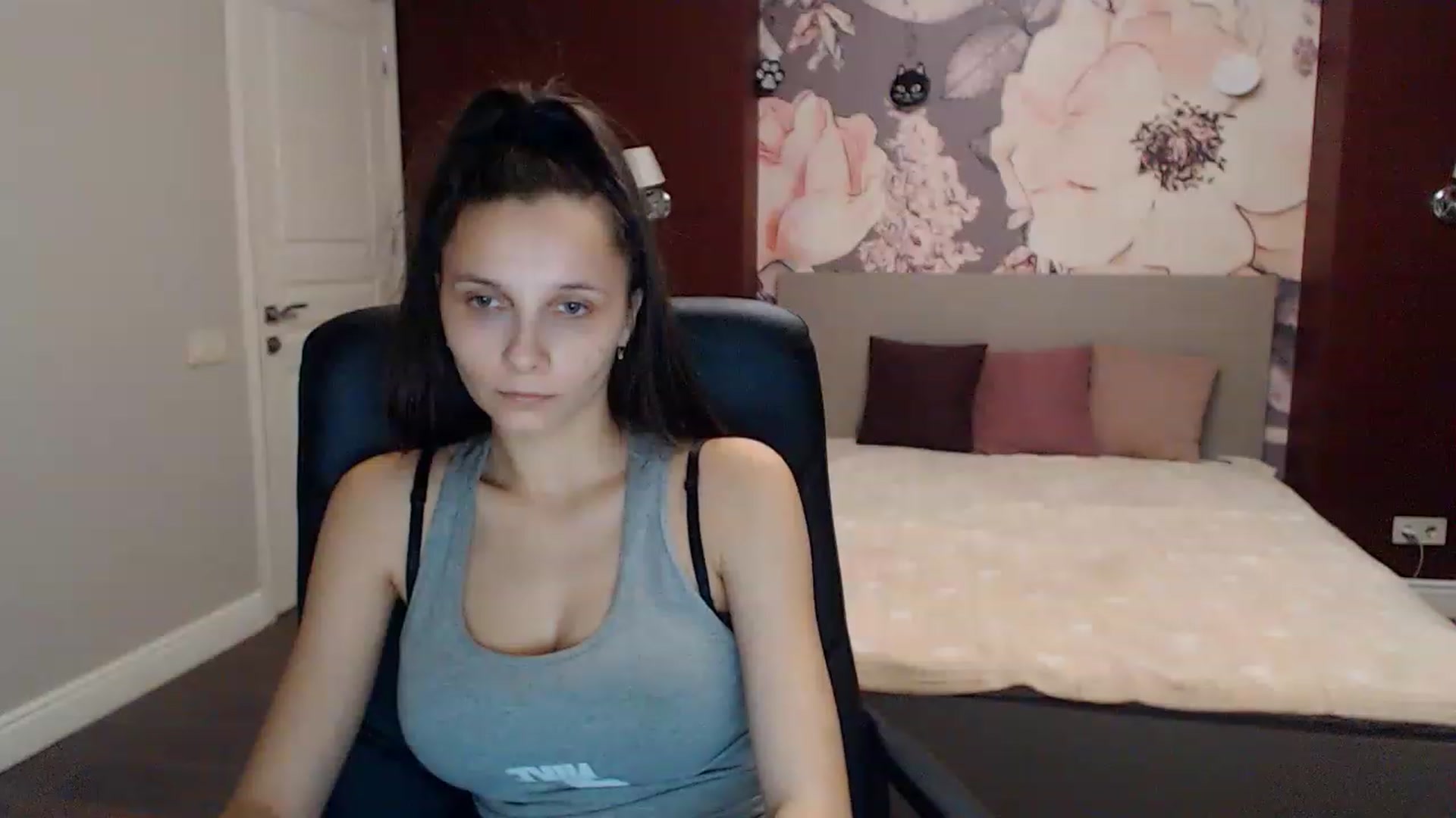 Gallery image thumbnail from Karina_Mils's myfreecams stream on, 01/08/2023, 14:37 image 10 of 20