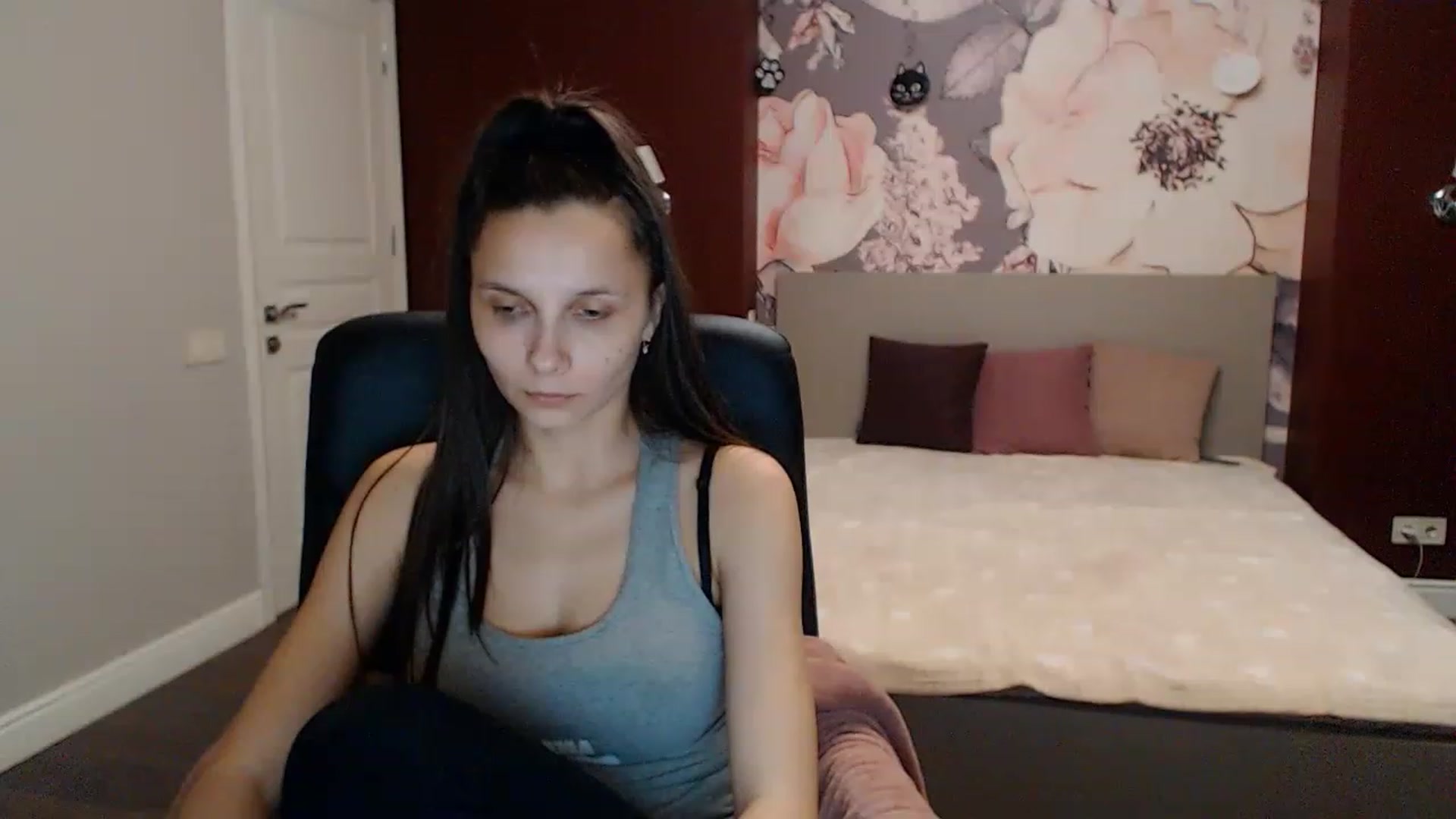 Gallery image thumbnail from Karina_Mils's myfreecams stream on, 01/08/2023, 14:37 image 17 of 20