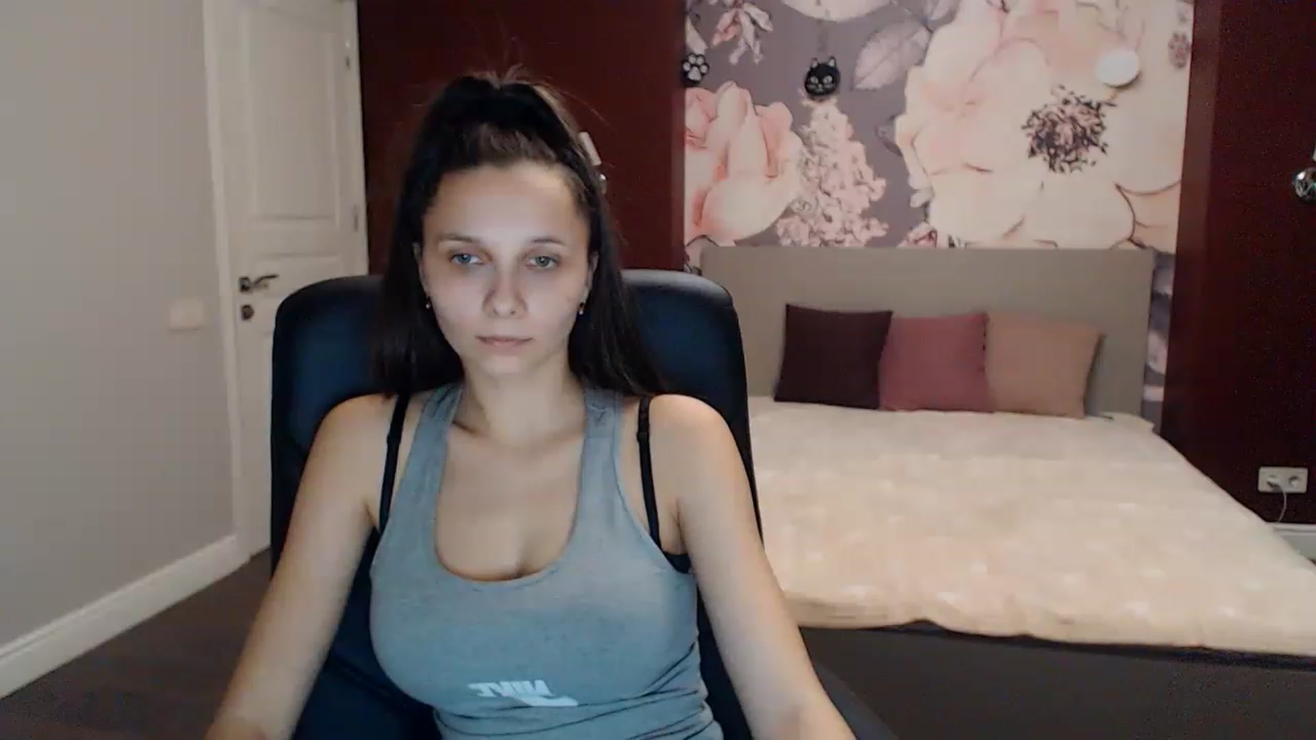 Gallery image thumbnail from Karina_Mils's myfreecams stream on, 01/08/2023, 14:37 image 9 of 20