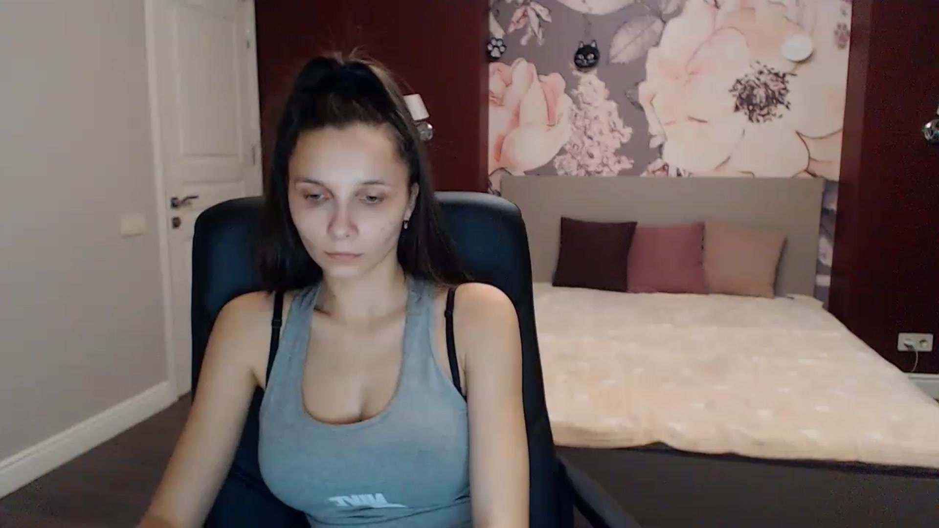 Gallery image thumbnail from Karina_Mils's myfreecams stream on, 01/08/2023, 14:37 image 11 of 20