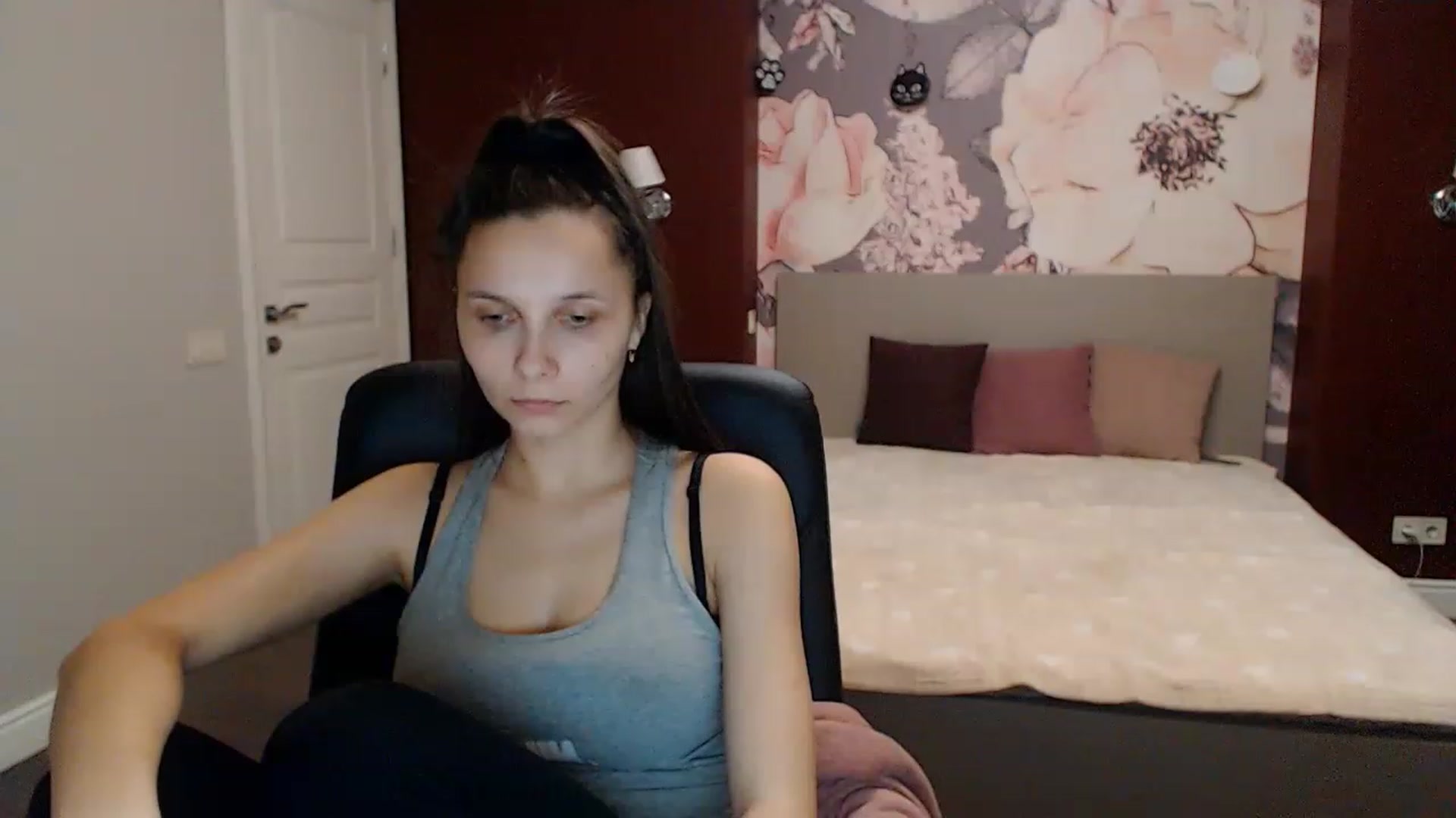 Gallery image thumbnail from Karina_Mils's myfreecams stream on, 01/08/2023, 14:37 image 19 of 20