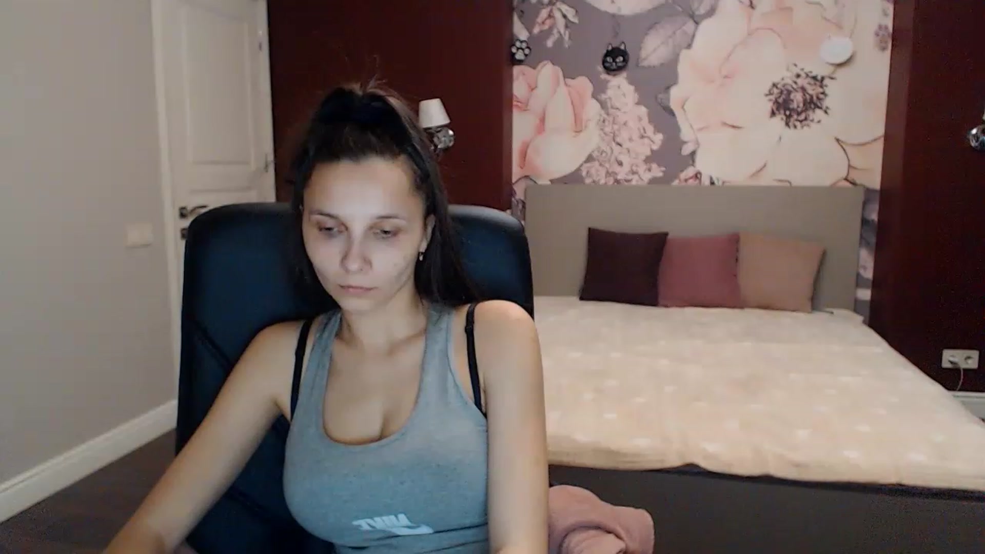 Gallery image thumbnail from Karina_Mils's myfreecams stream on, 01/08/2023, 14:37 image 8 of 20