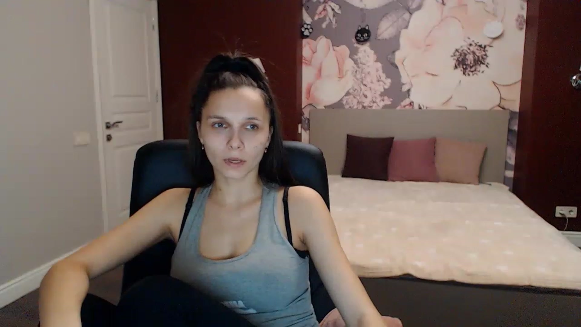 Gallery image thumbnail from Karina_Mils's myfreecams stream on, 01/08/2023, 14:37 image 3 of 20