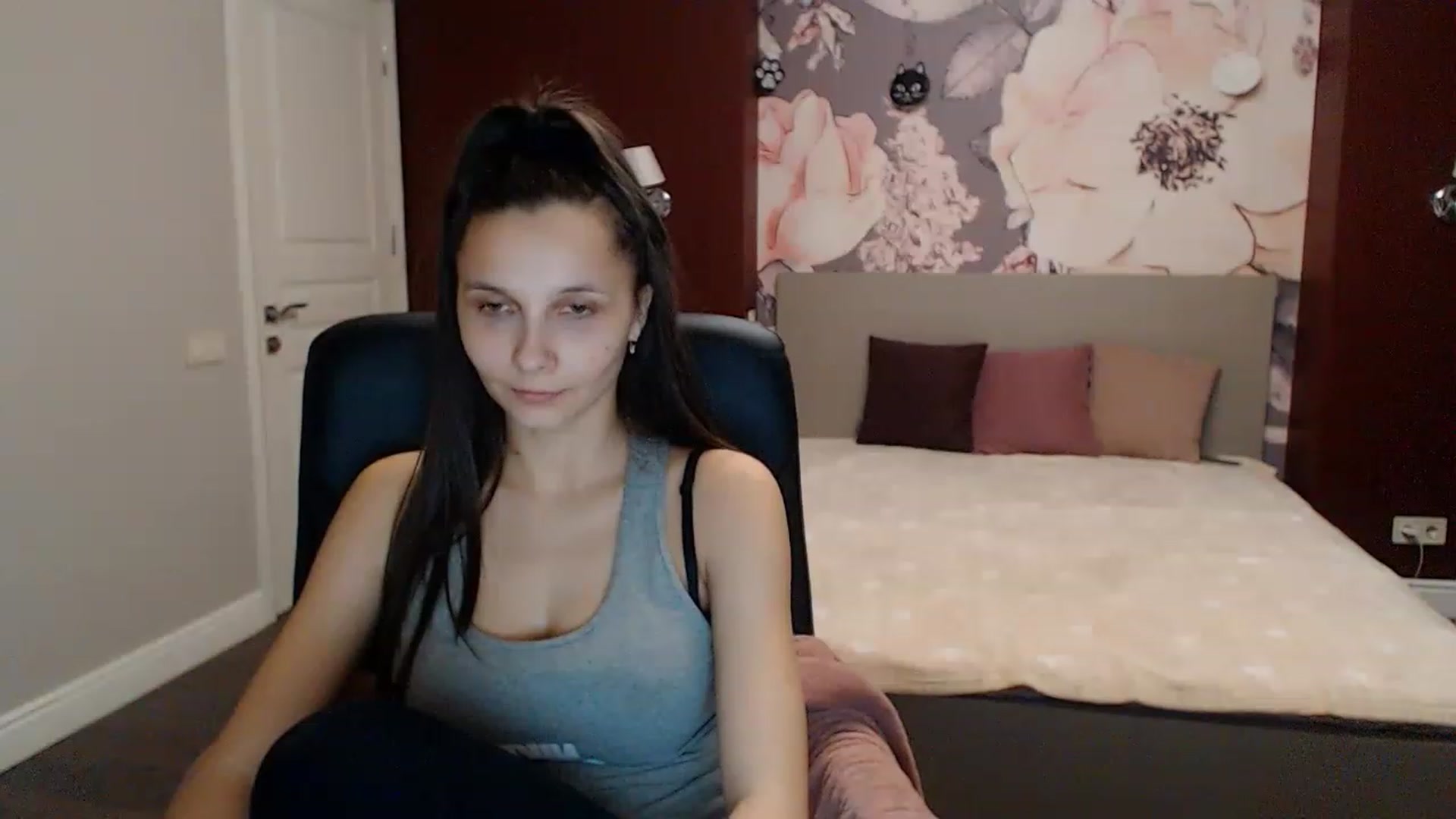 Gallery image thumbnail from Karina_Mils's myfreecams stream on, 01/08/2023, 14:37 image 18 of 20