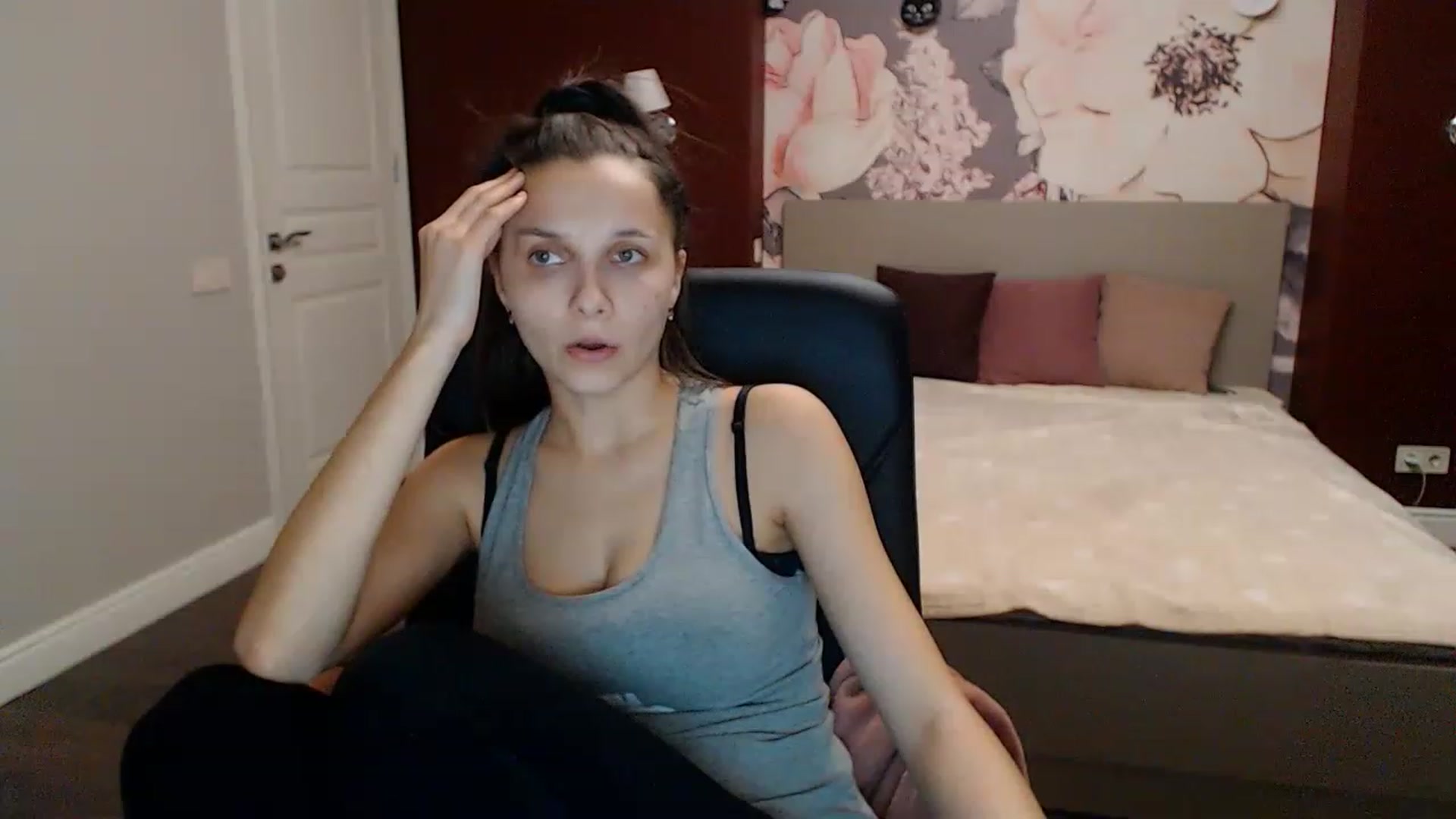Gallery image thumbnail from Karina_Mils's myfreecams stream on, 01/08/2023, 15:49 image 8 of 20