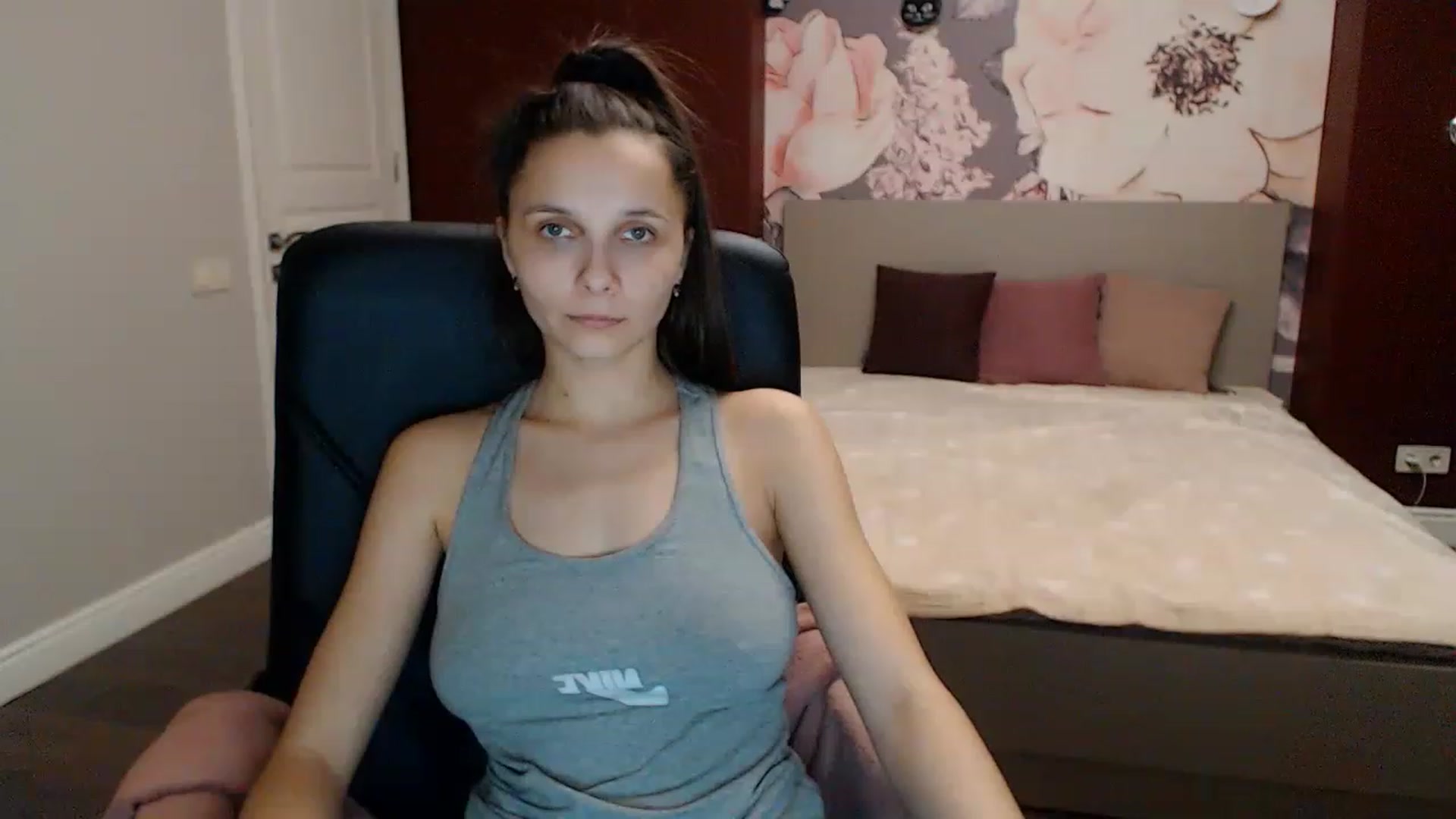 Gallery image thumbnail from Karina_Mils's myfreecams stream on, 01/08/2023, 15:49 image 15 of 20