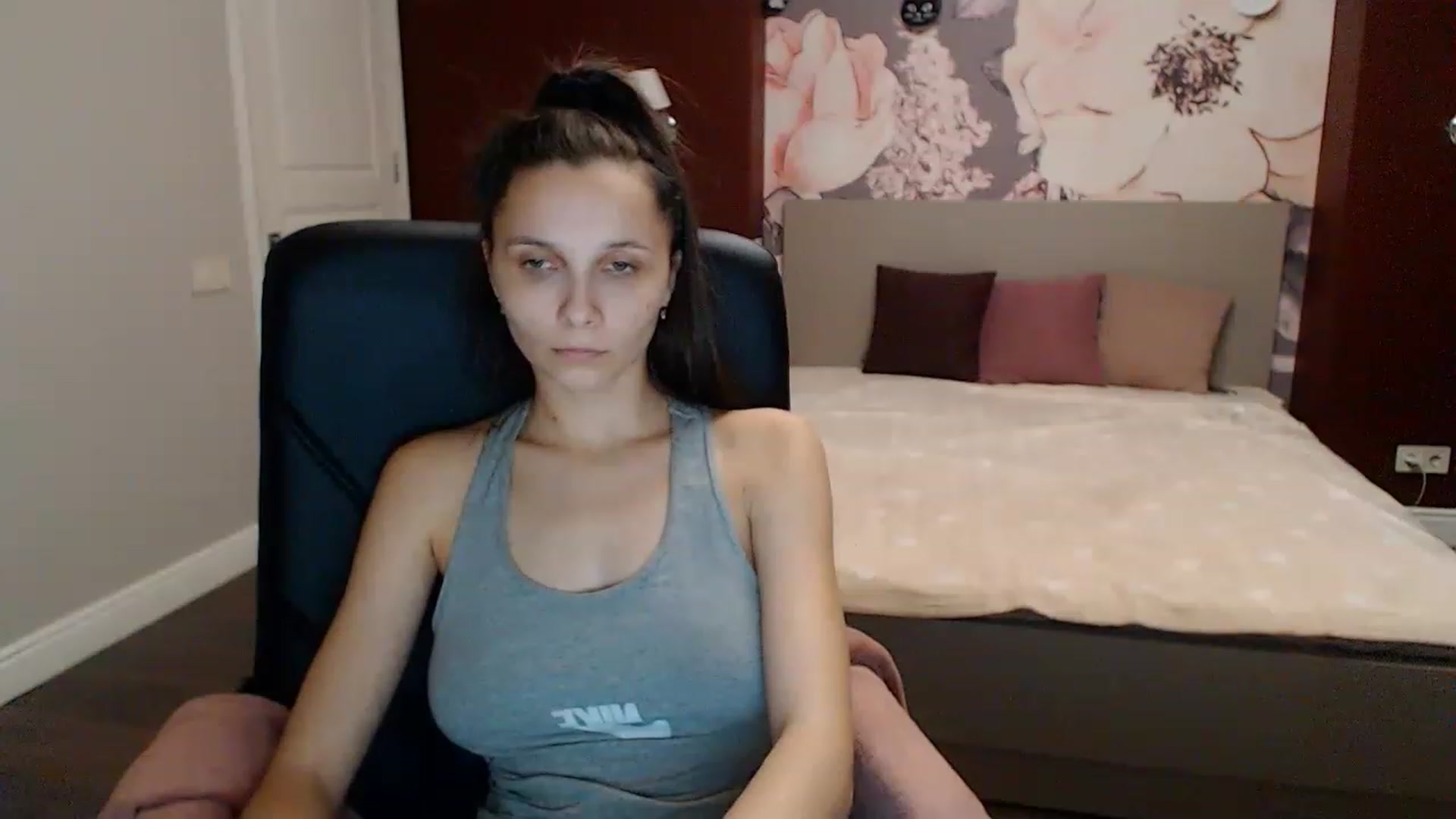 Gallery image thumbnail from Karina_Mils's myfreecams stream on, 01/08/2023, 15:49 image 18 of 20