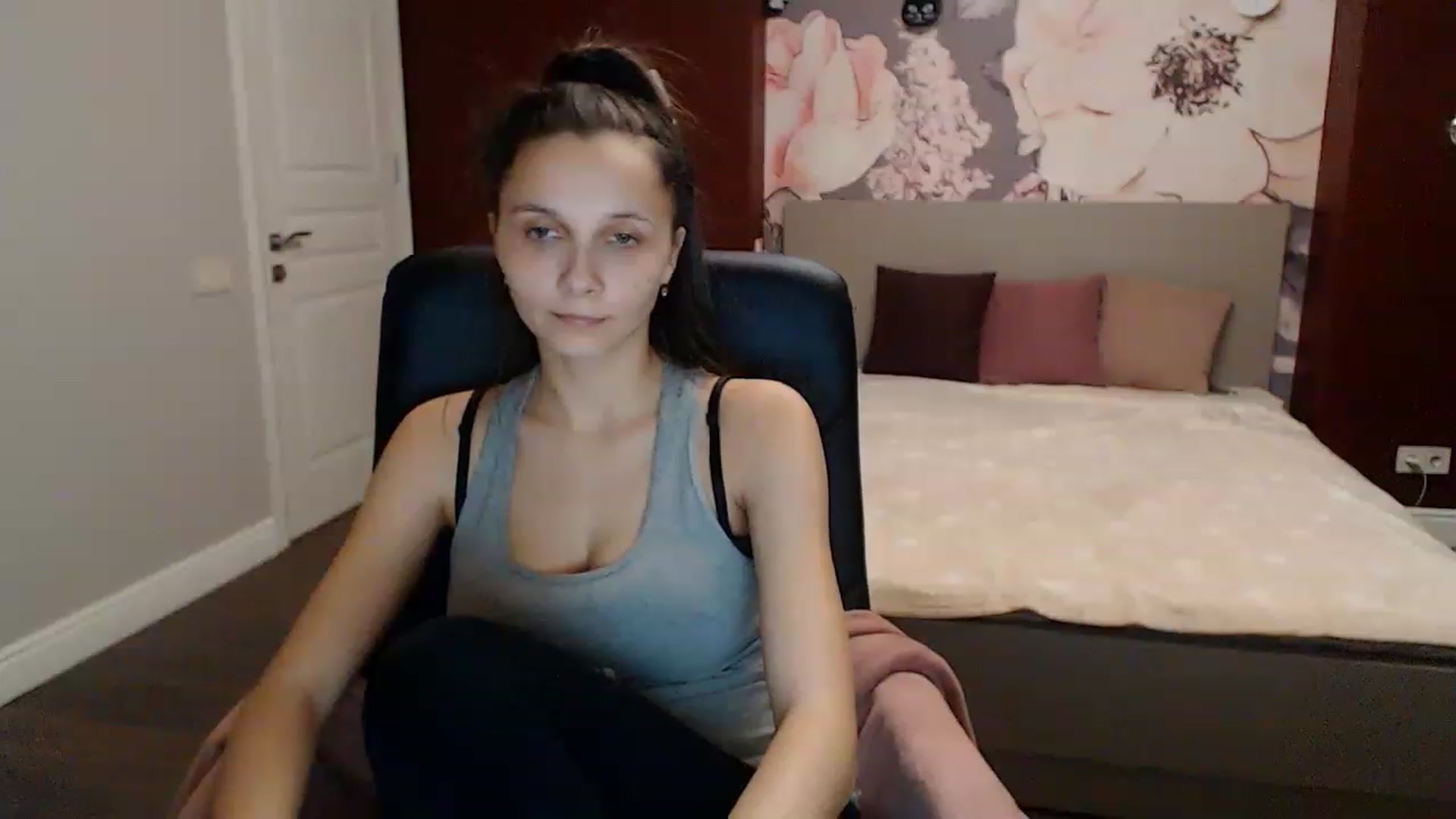 Gallery image thumbnail from Karina_Mils's myfreecams stream on, 01/08/2023, 15:49 image 14 of 20