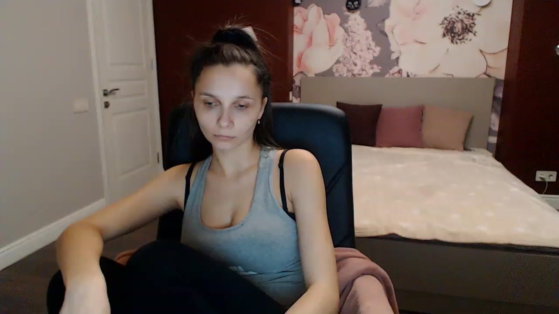 Gallery image thumbnail from Karina_Mils's myfreecams stream on, 01/08/2023, 15:49 image 9 of 20