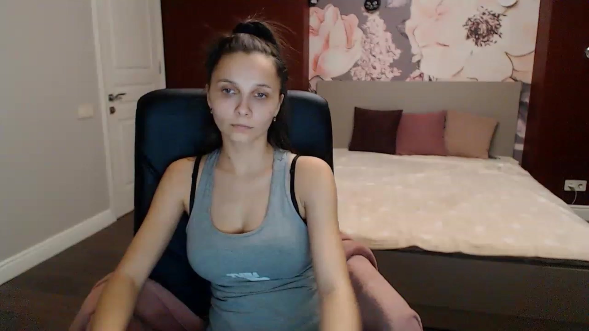Gallery image thumbnail from Karina_Mils's myfreecams stream on, 01/08/2023, 15:49 image 12 of 20
