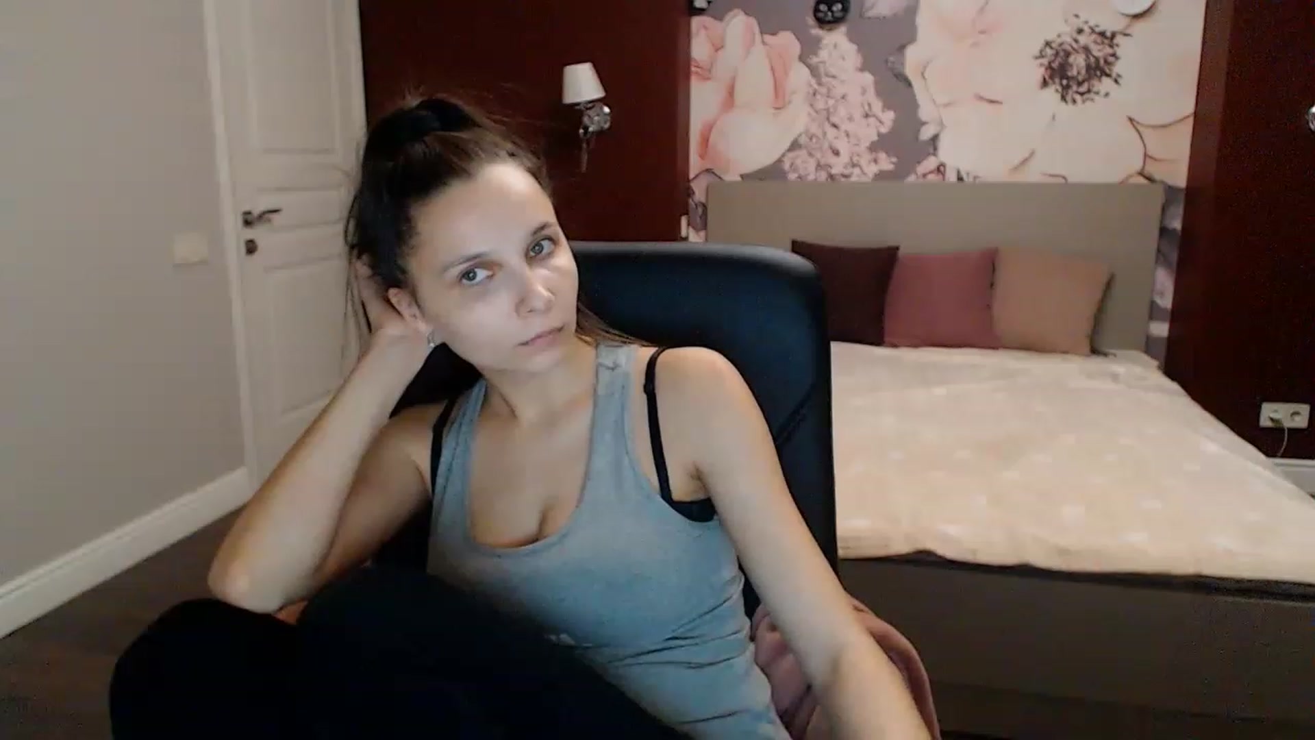 Gallery image thumbnail from Karina_Mils's myfreecams stream on, 01/08/2023, 15:49 image 10 of 20