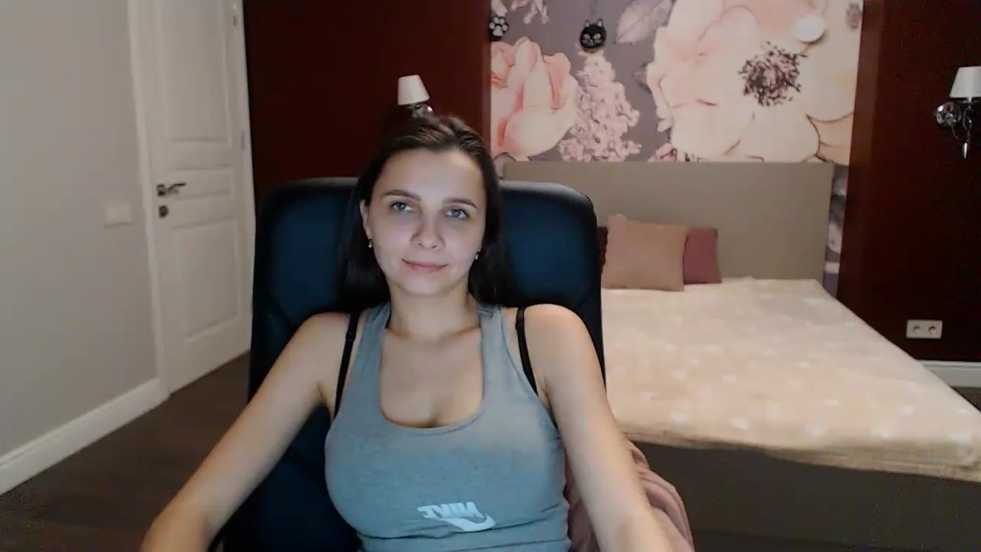 Gallery image thumbnail from Karina_Mils's myfreecams stream on, 01/10/2023, 09:47 image 2 of 20