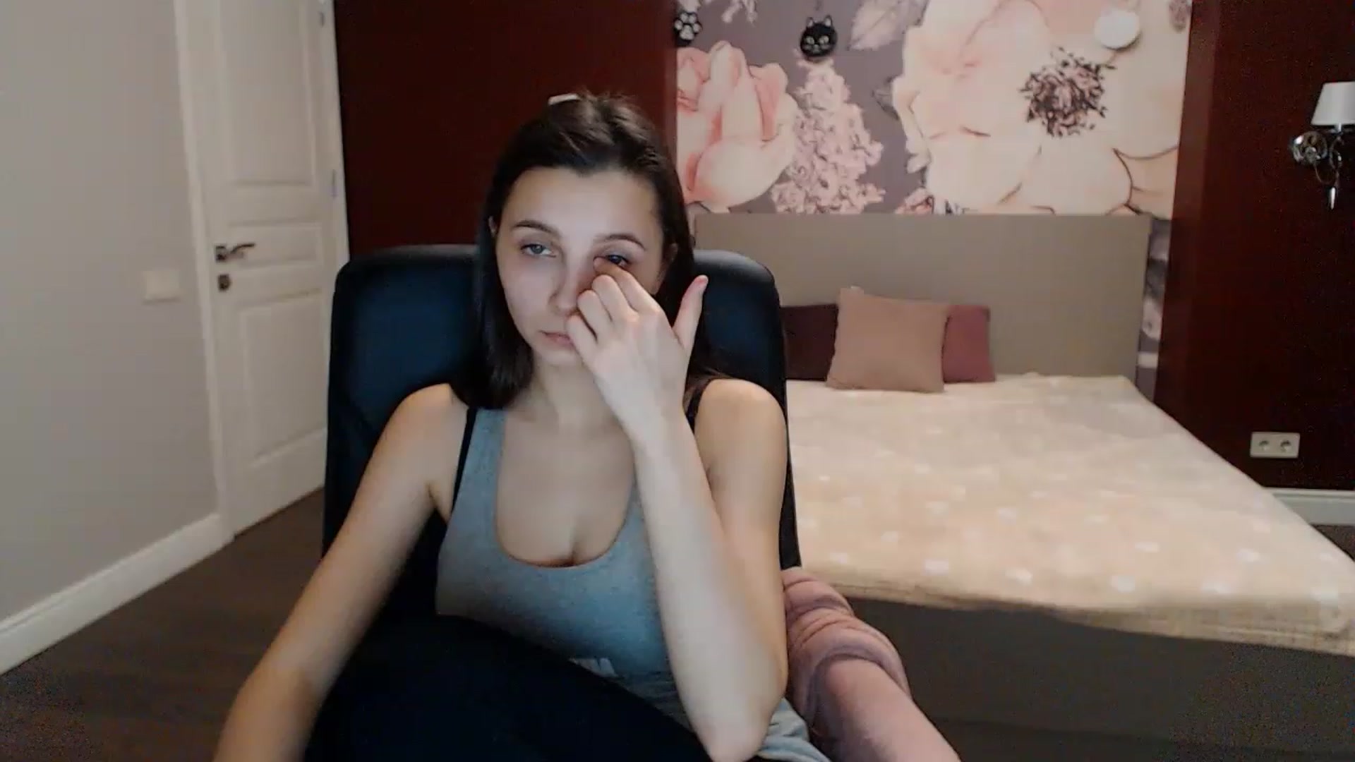 Gallery image thumbnail from Karina_Mils's myfreecams stream on, 01/10/2023, 09:47 image 17 of 20