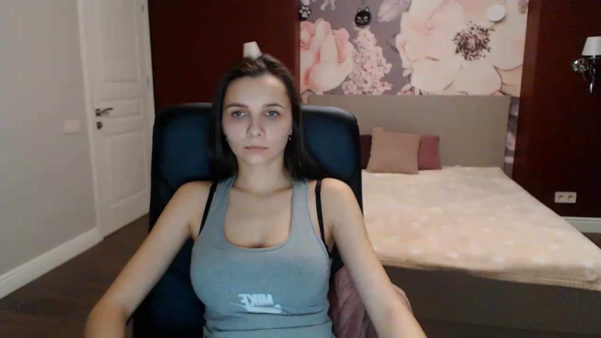 Gallery image thumbnail from Karina_Mils's myfreecams stream on, 01/10/2023, 09:47 image 12 of 20