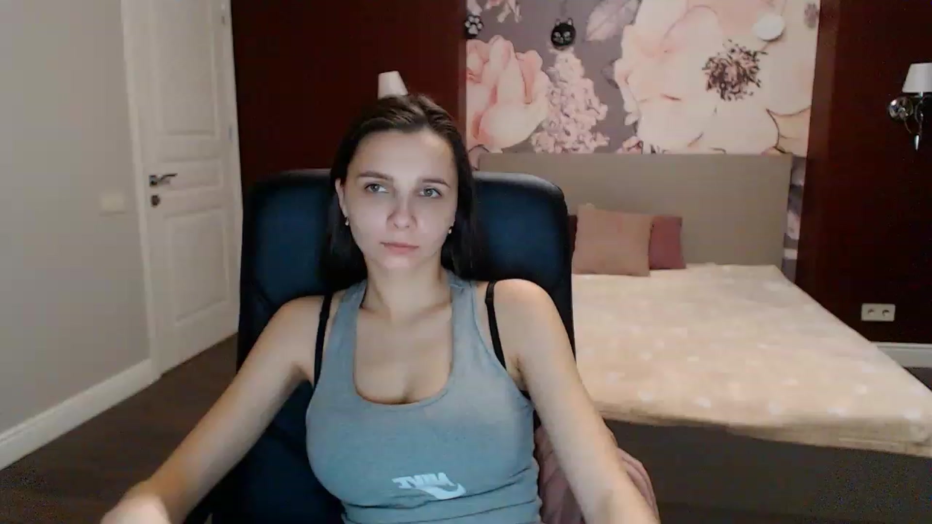 Gallery image thumbnail from Karina_Mils's myfreecams stream on, 01/10/2023, 09:47 image 1 of 20
