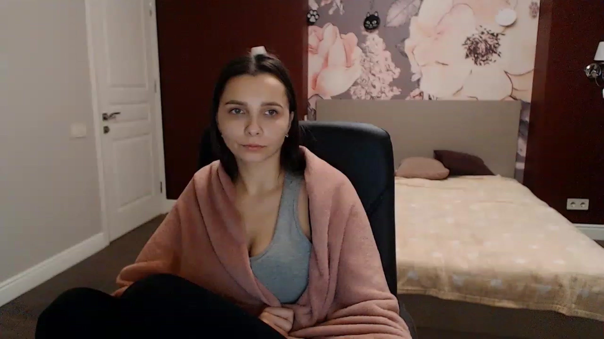 Gallery image thumbnail from Karina_Mils's myfreecams stream on, 01/12/2023, 09:40 image 17 of 20
