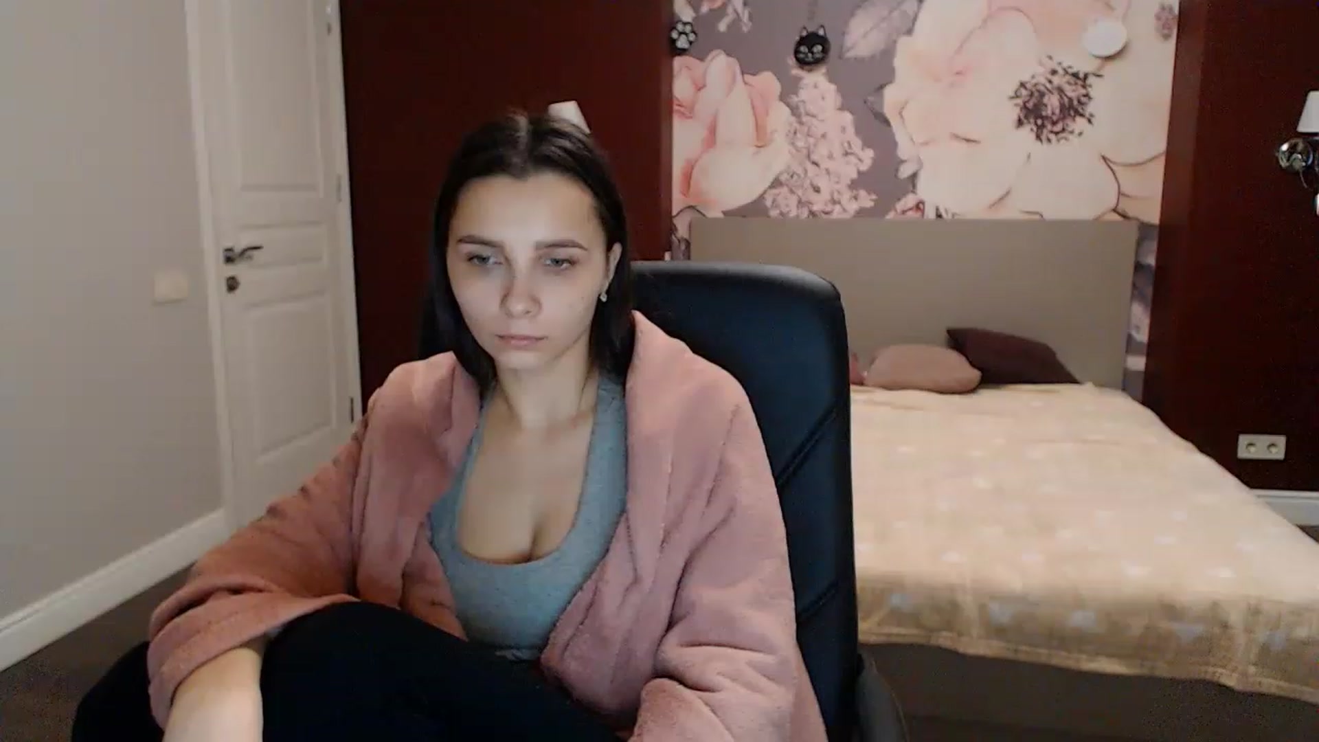 Gallery image thumbnail from Karina_Mils's myfreecams stream on, 01/12/2023, 09:40 image 13 of 20