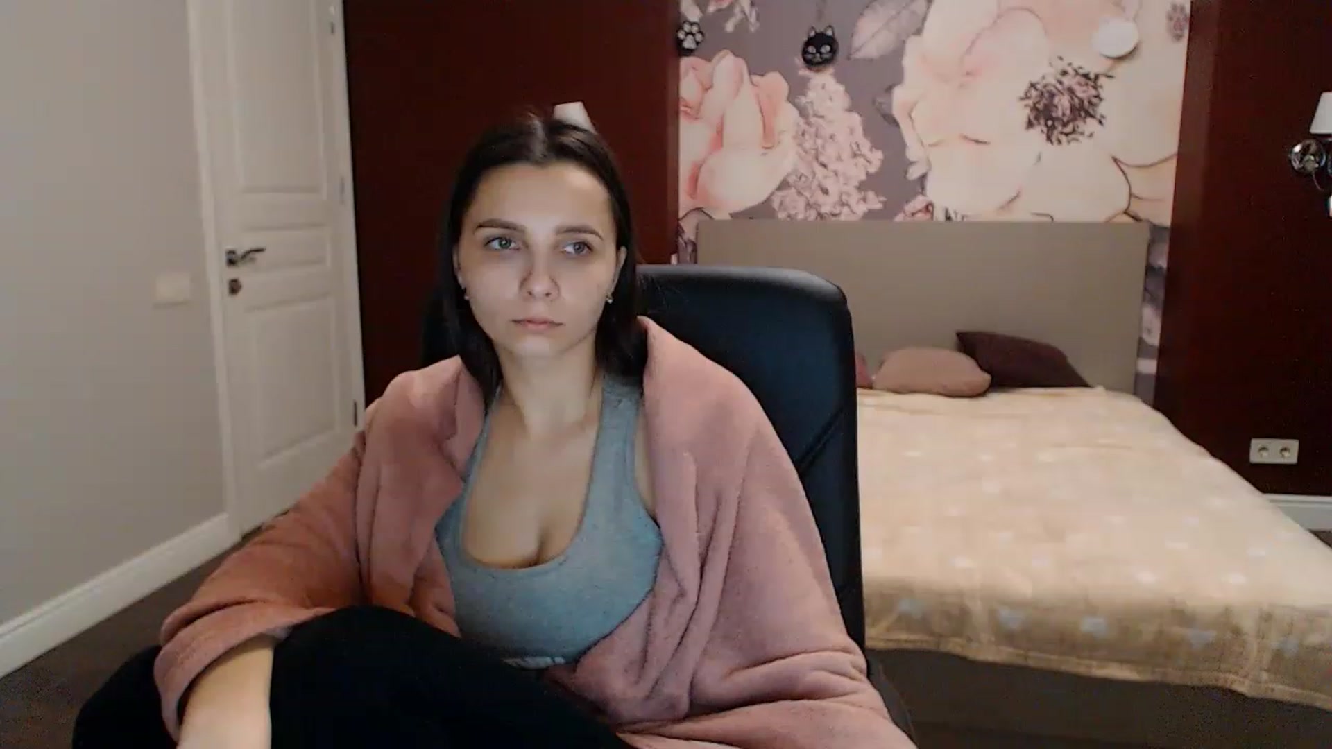 Gallery image thumbnail from Karina_Mils's myfreecams stream on, 01/12/2023, 09:40 image 14 of 20