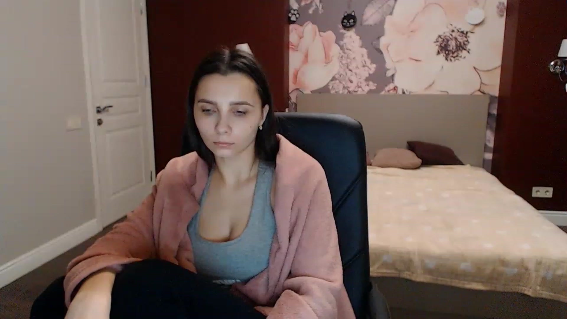 Gallery image thumbnail from Karina_Mils's myfreecams stream on, 01/12/2023, 09:40 image 15 of 20