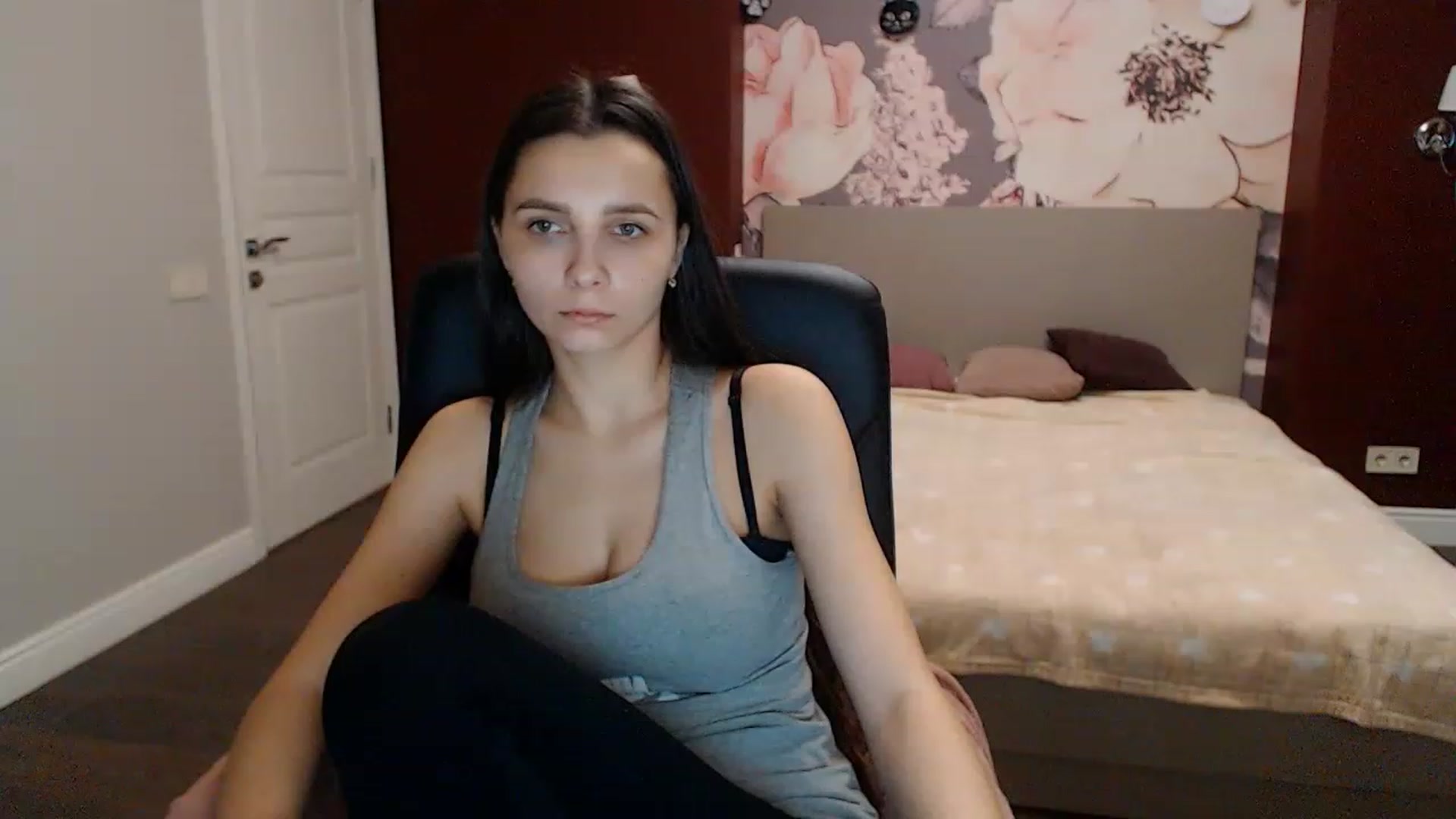 Gallery image thumbnail from Karina_Mils's myfreecams stream on, 01/12/2023, 09:40 image 10 of 20