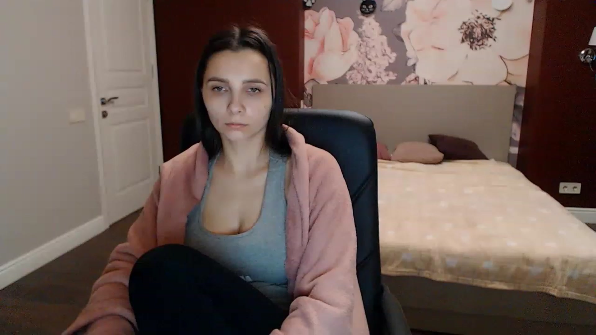 Gallery image thumbnail from Karina_Mils's myfreecams stream on, 01/12/2023, 09:40 image 12 of 20