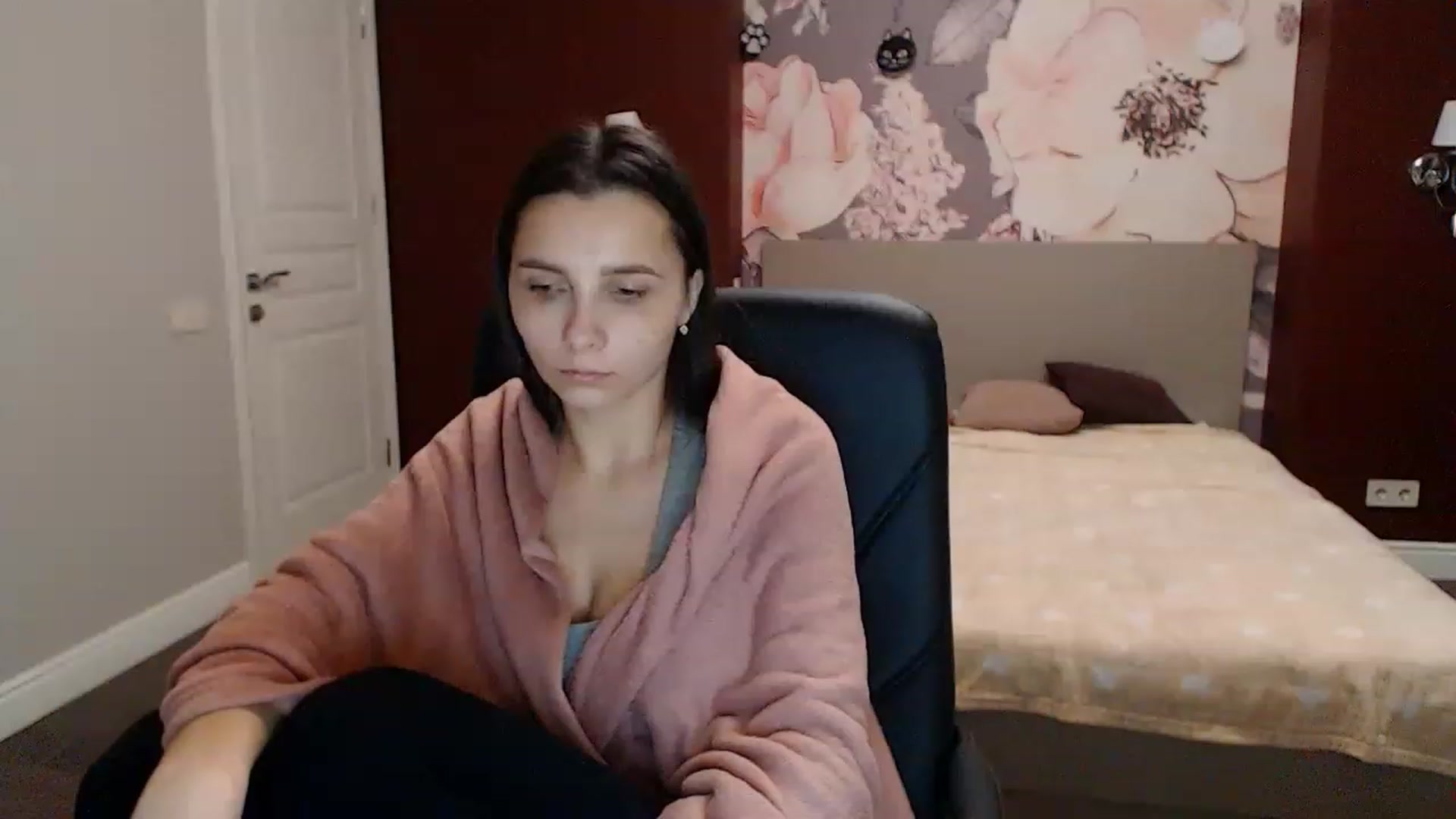 Gallery image thumbnail from Karina_Mils's myfreecams stream on, 01/12/2023, 09:40 image 16 of 20