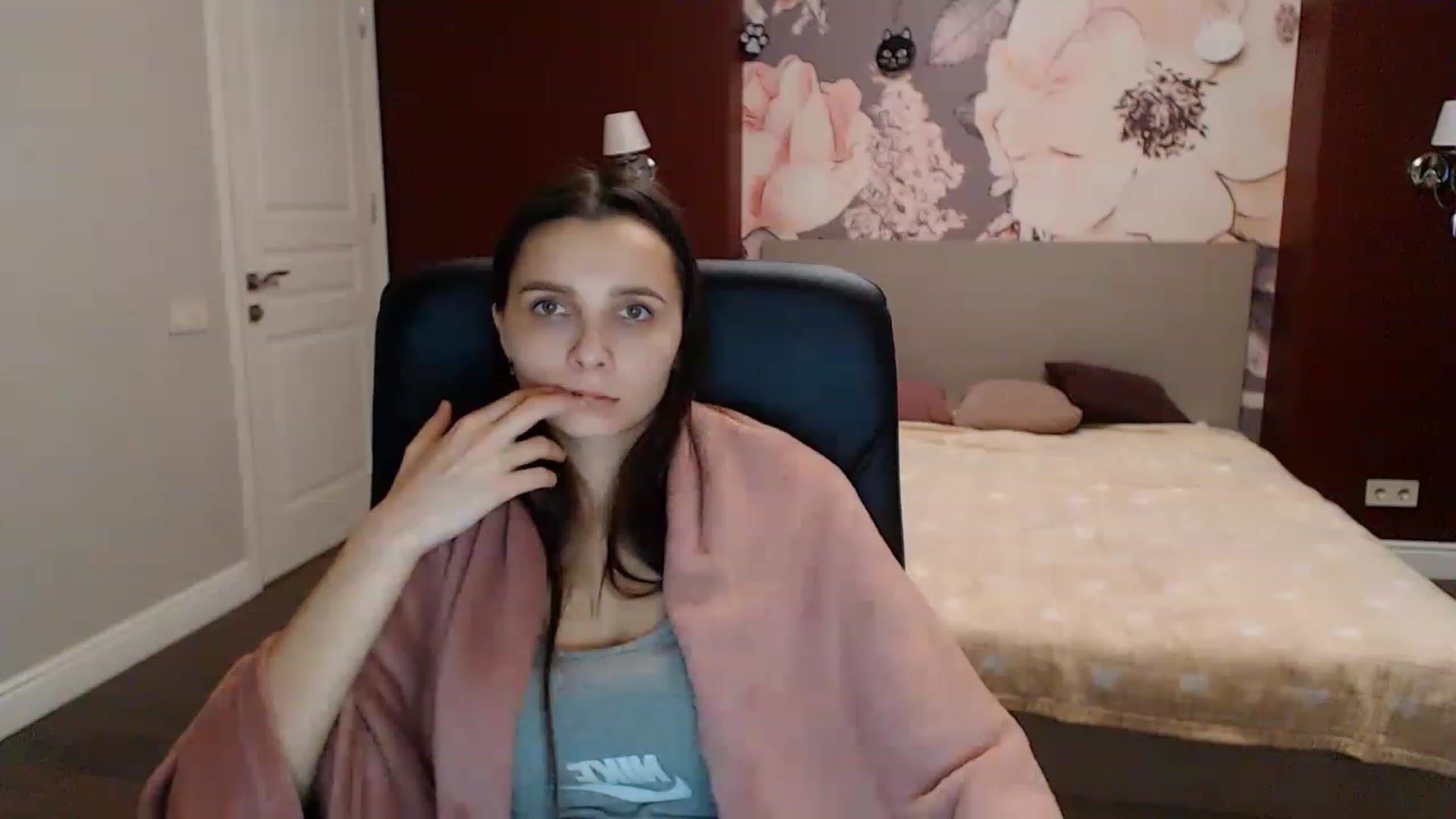 Gallery image thumbnail from Karina_Mils's myfreecams stream on, 01/12/2023, 10:41 image 17 of 20