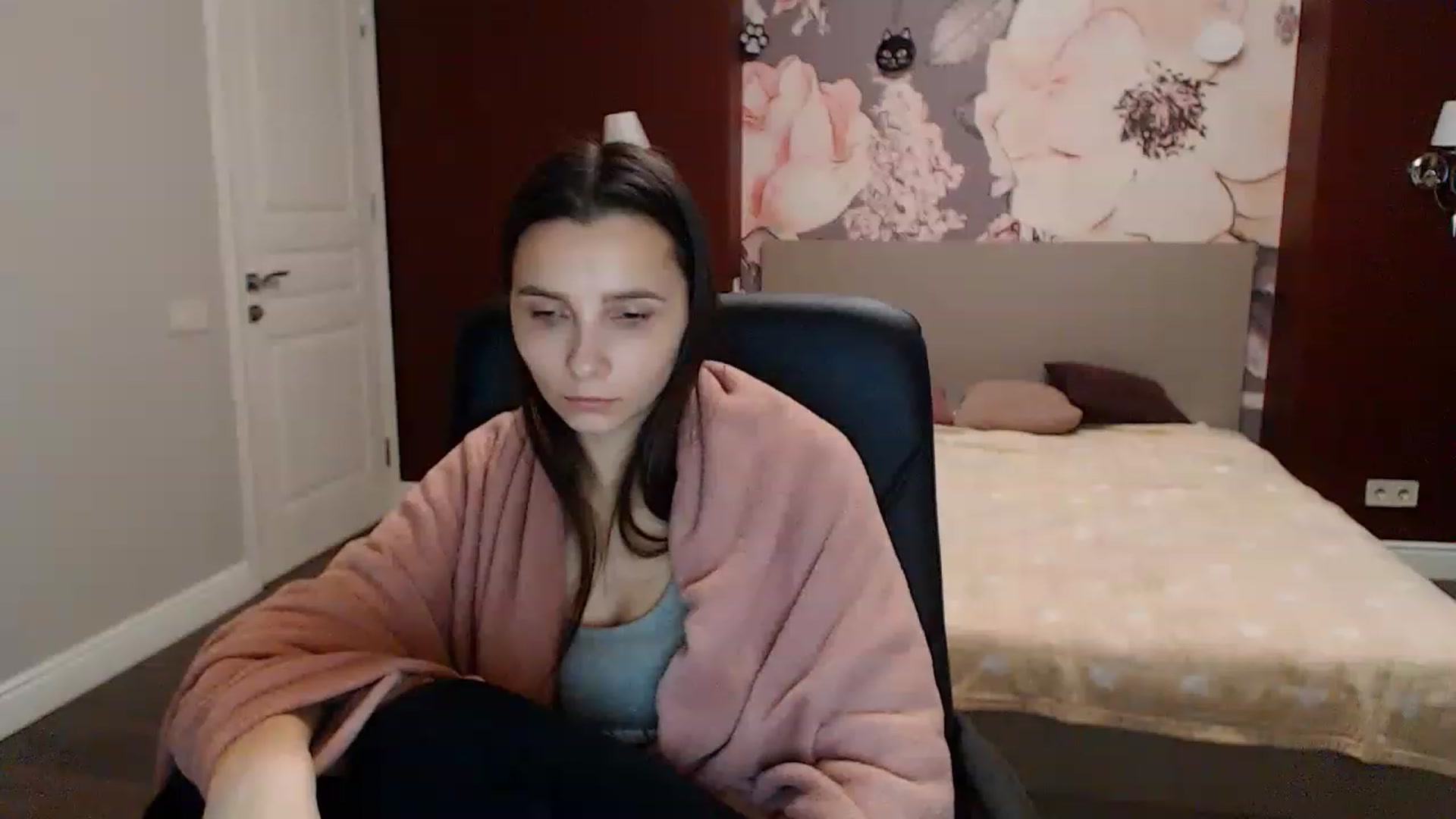 Gallery image thumbnail from Karina_Mils's myfreecams stream on, 01/12/2023, 10:41 image 9 of 20
