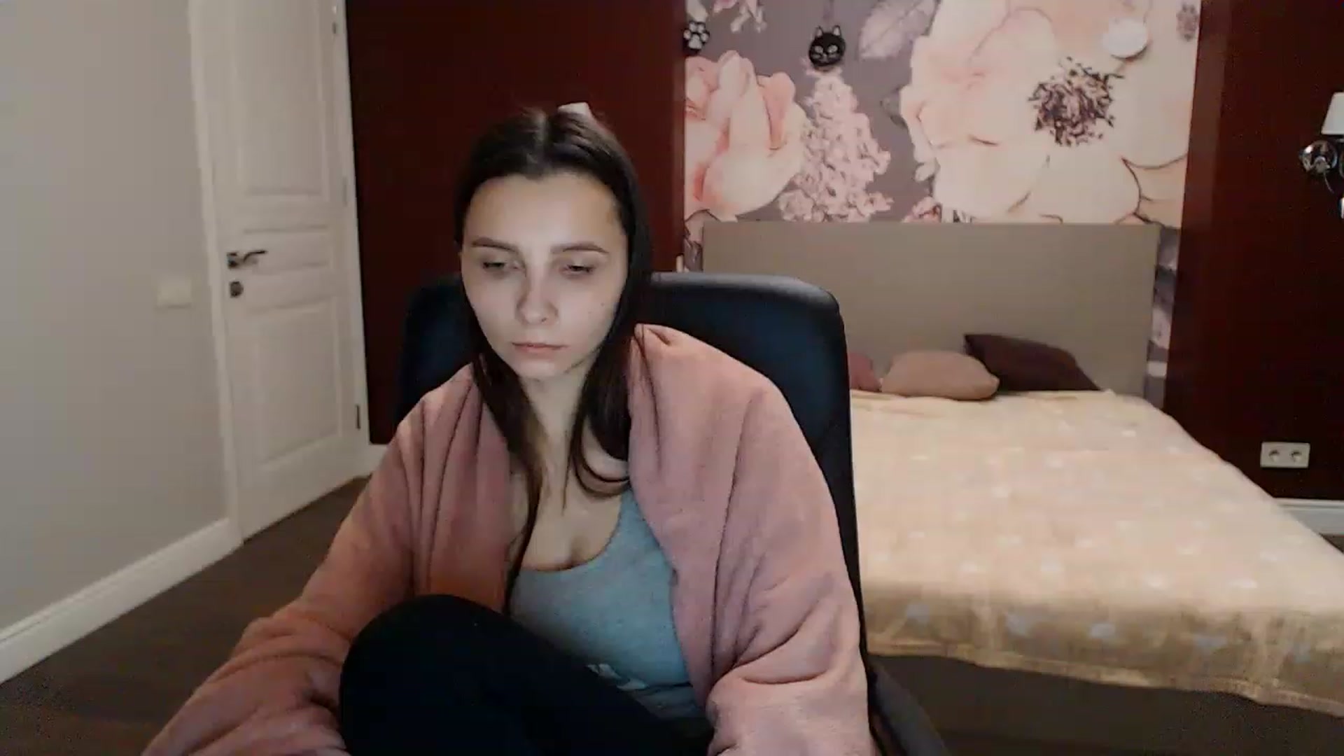 Gallery image thumbnail from Karina_Mils's myfreecams stream on, 01/12/2023, 10:41 image 8 of 20