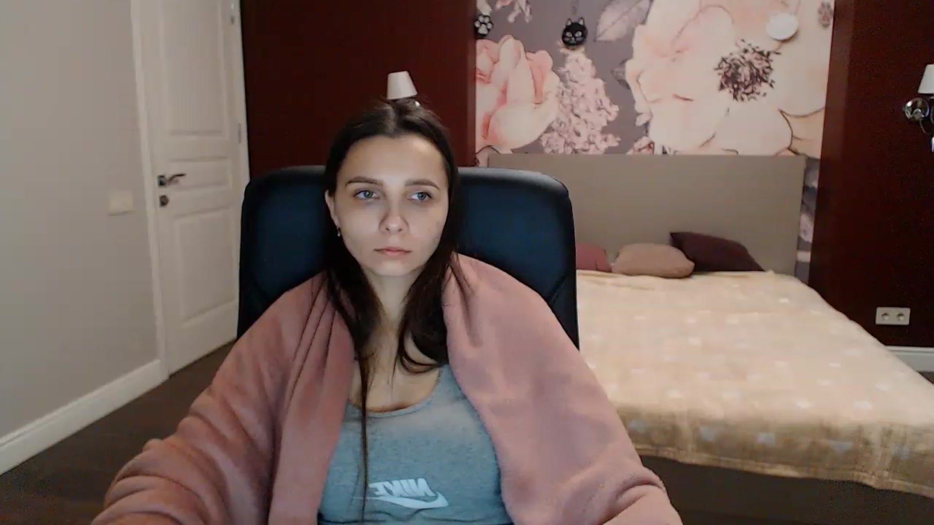 Gallery image thumbnail from Karina_Mils's myfreecams stream on, 01/12/2023, 10:41 image 14 of 20