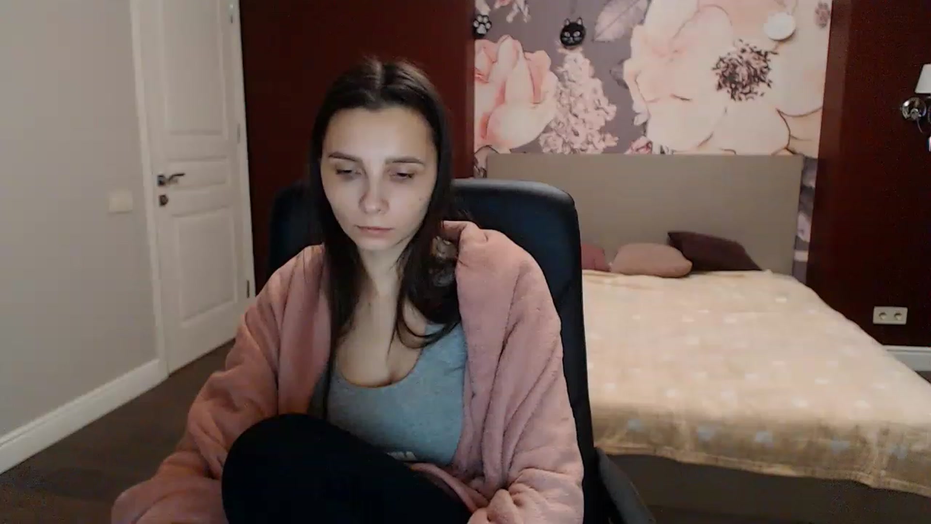 Gallery image thumbnail from Karina_Mils's myfreecams stream on, 01/12/2023, 10:41 image 18 of 20